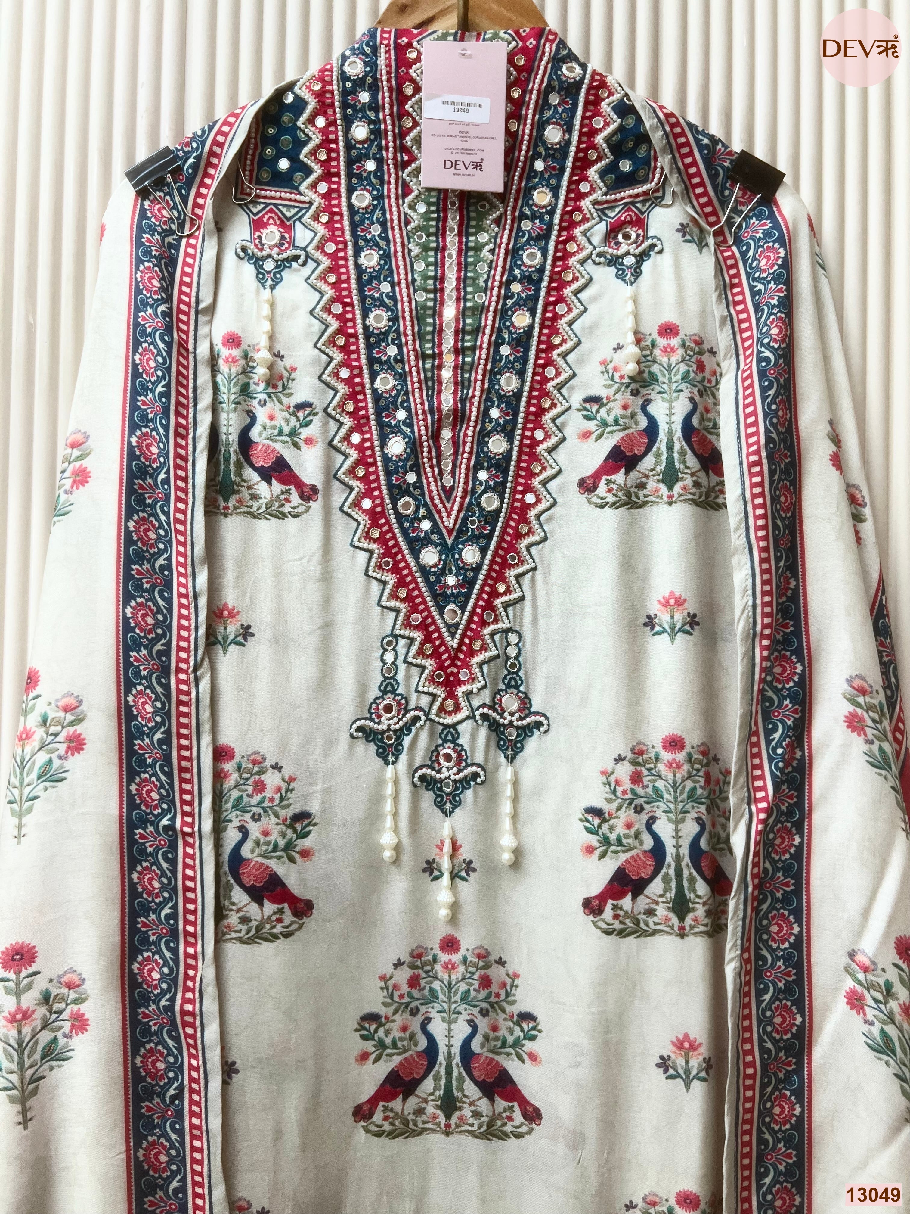 Off White Muslin Printed Unstitched 3-Piece Suit (Devri – D.No 13049)
