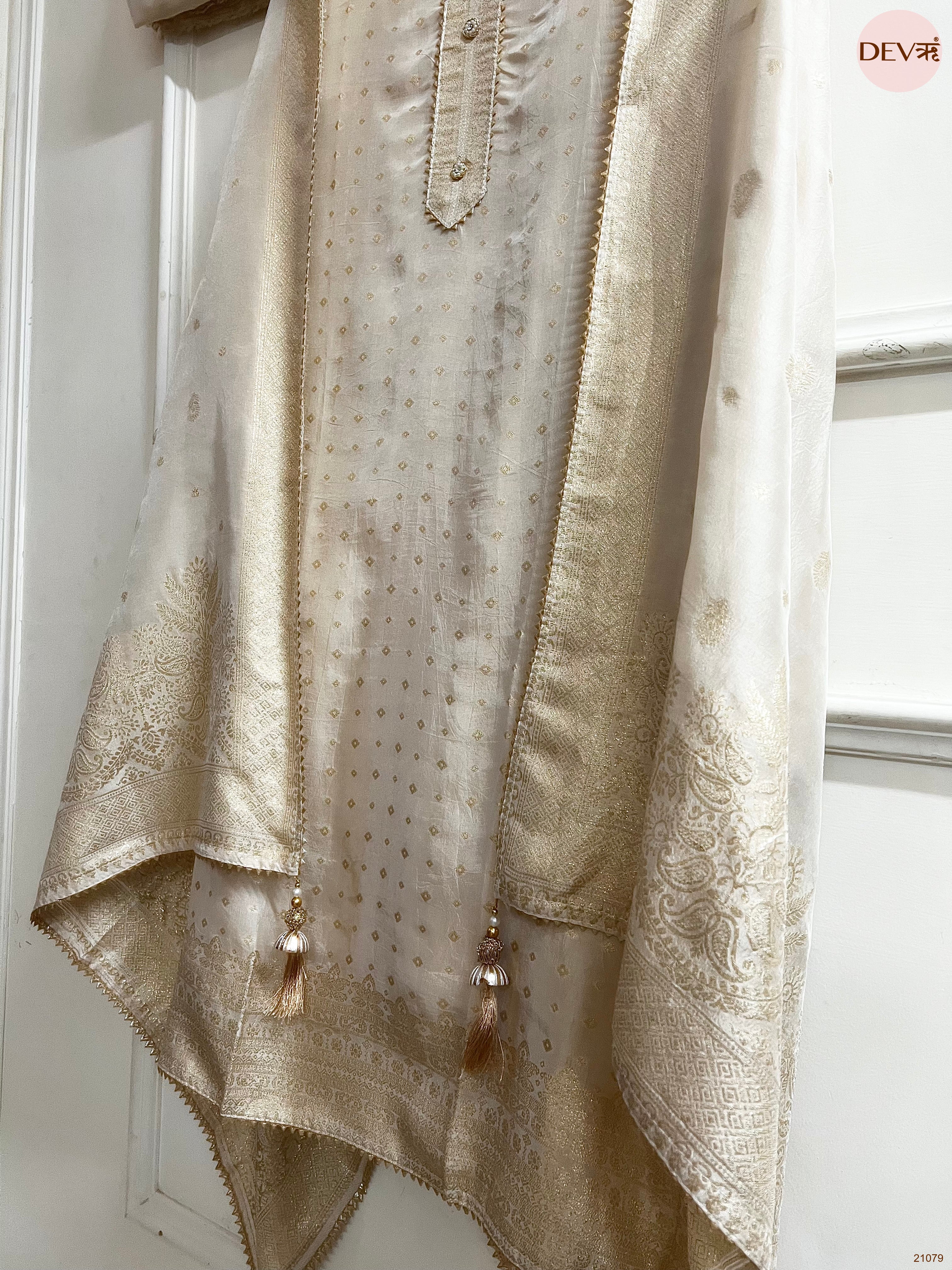 Cream Pure Viscose Dola Silk Printed Unstitched 3-Piece Suit (Devri – D.No 21079)