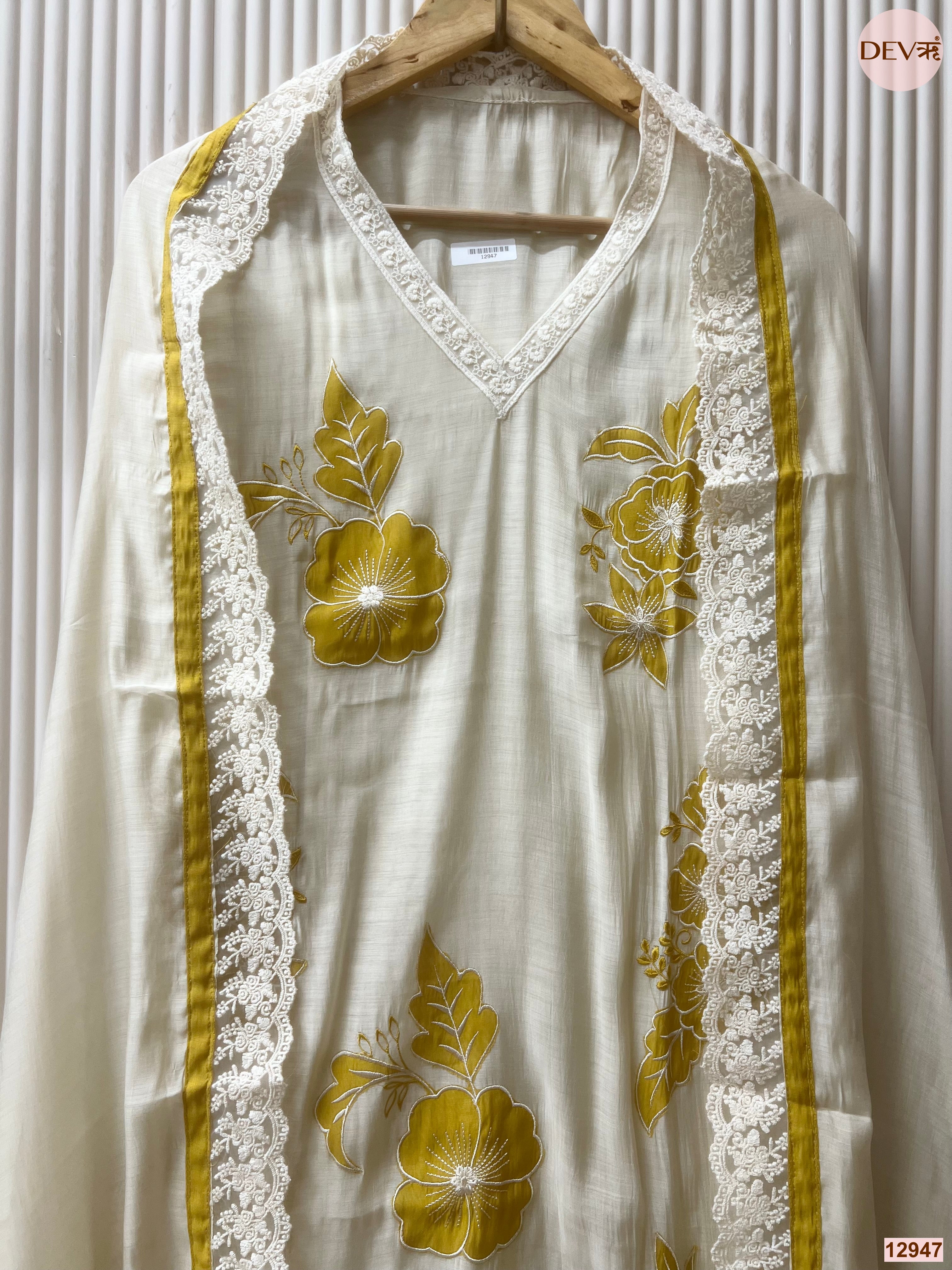 Off White Mul Chanderi Printed Unstitched 3-Piece Suit (Devri – D.No 12947)