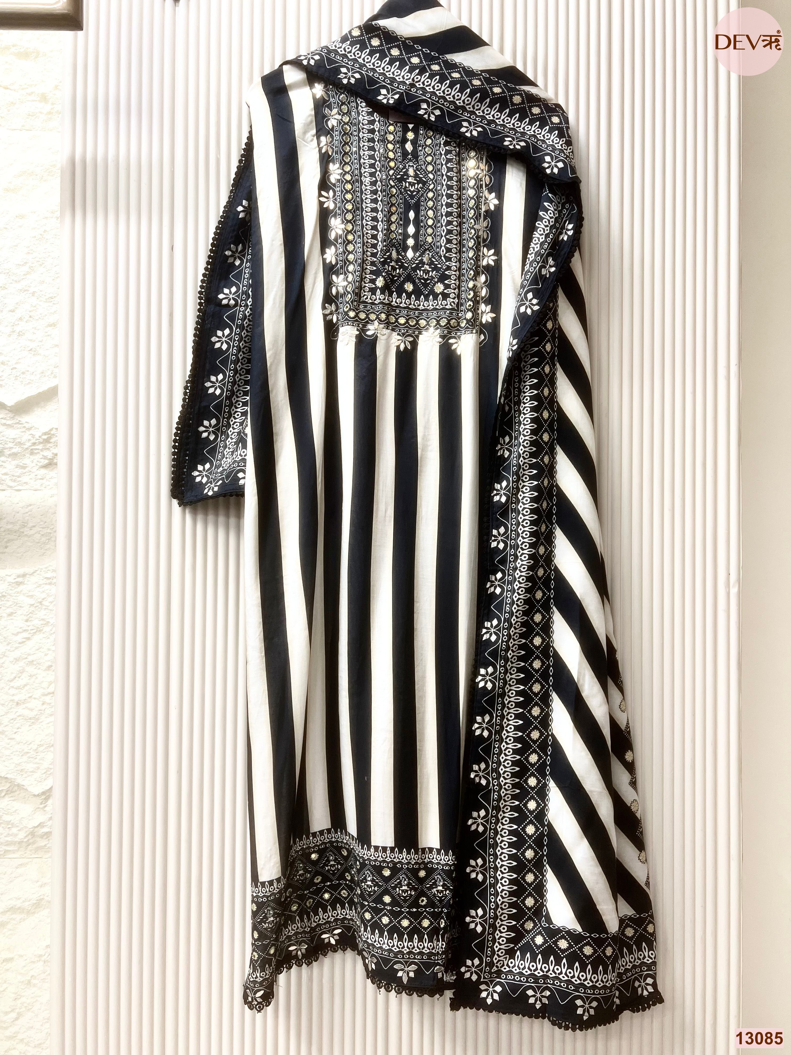 Black Muslin Printed Unstitched 3-Piece Suit (Devri – D.No 13085)