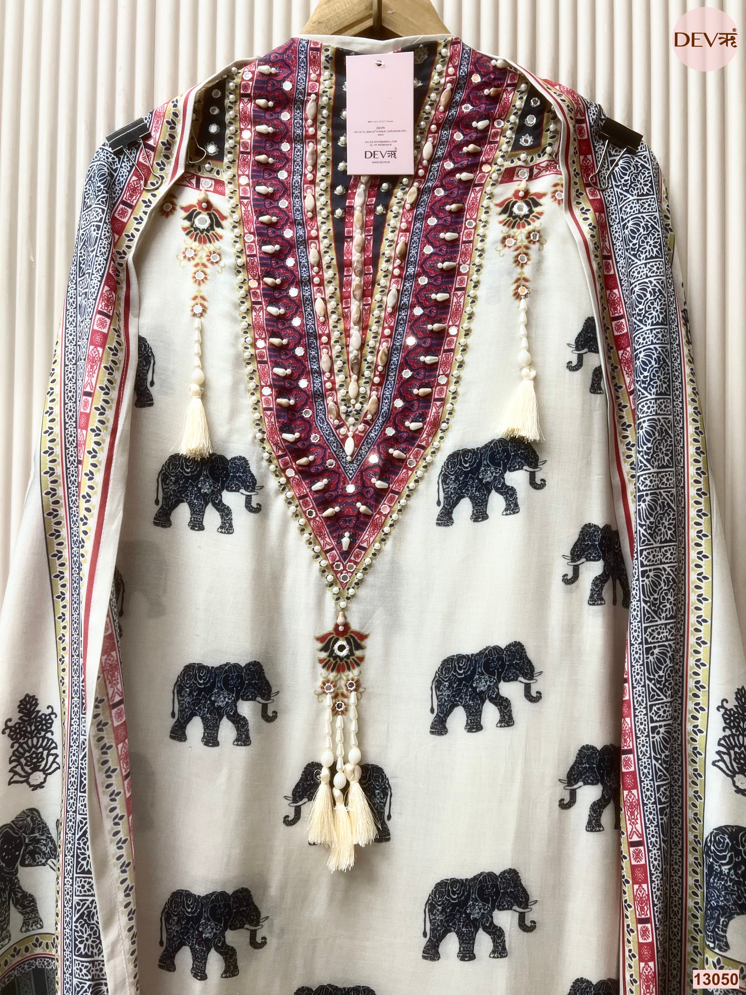 Off White Muslin Printed Unstitched 3-Piece Suit (Devri – D.No 13050)