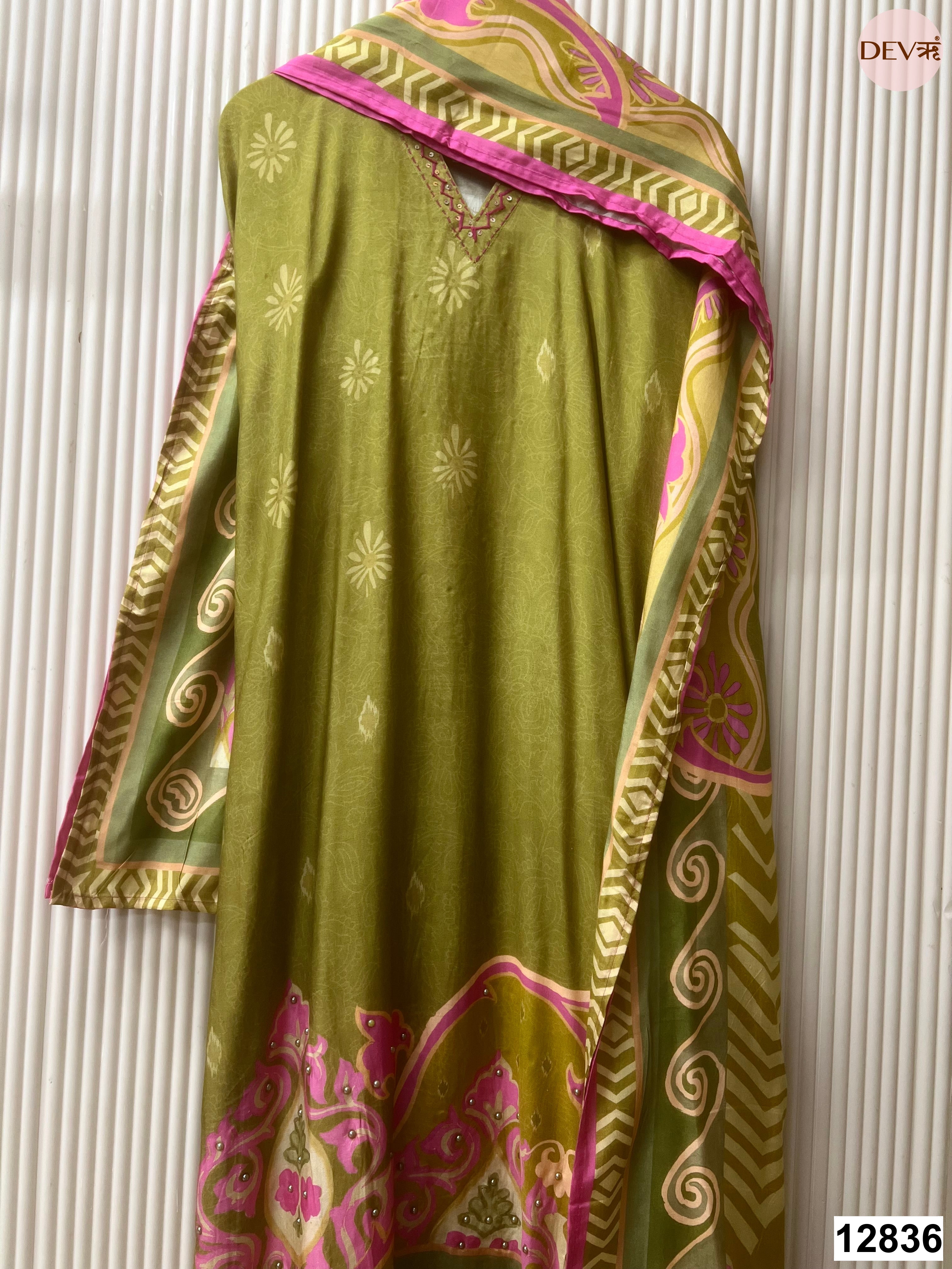 Olive Muslin Printed Unstitched 3-Piece Suit (Devri – D.No 12836)