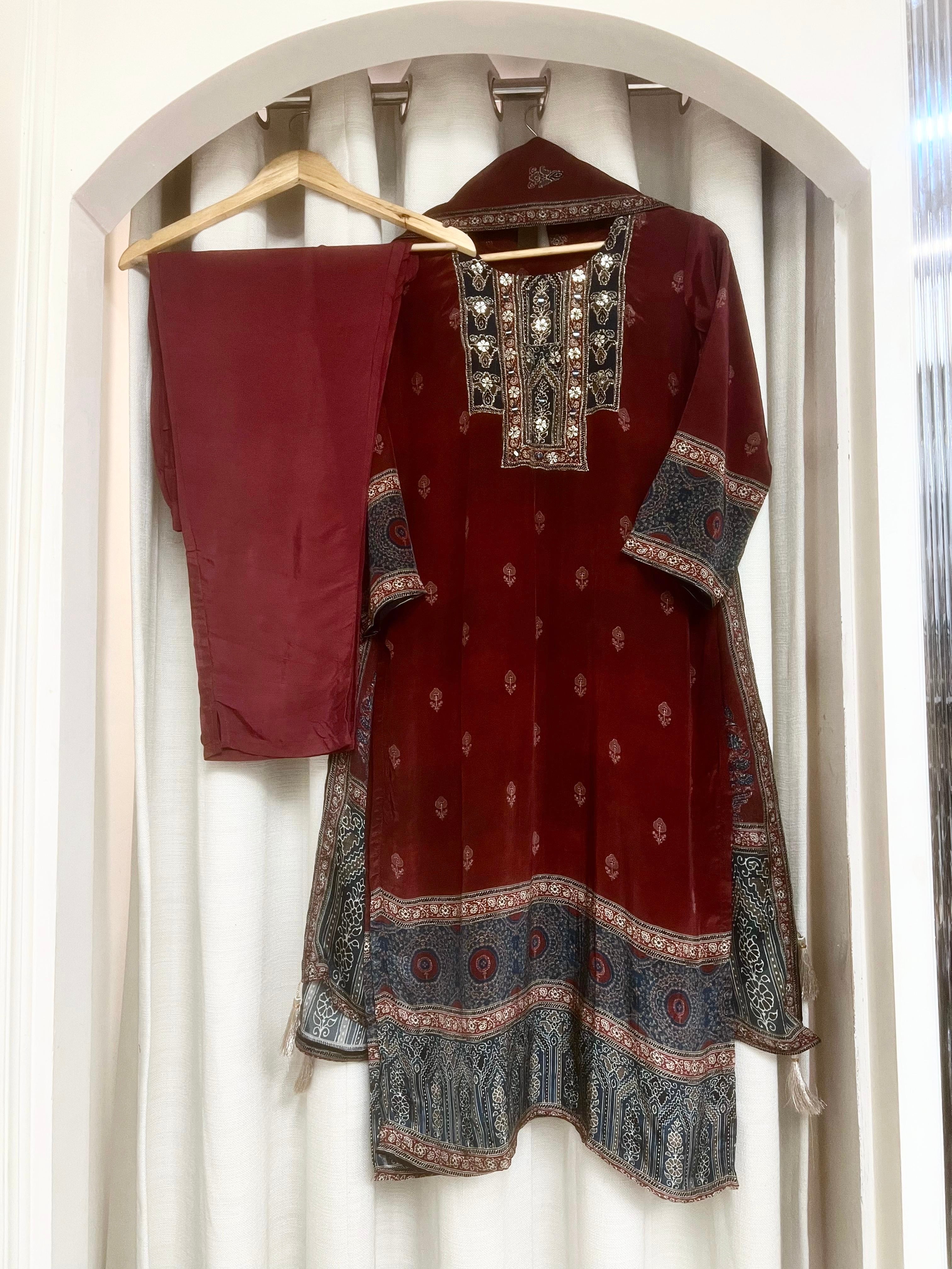 Mehar Maroon natural crepe Embroidered 3-Piece Set - {2002}