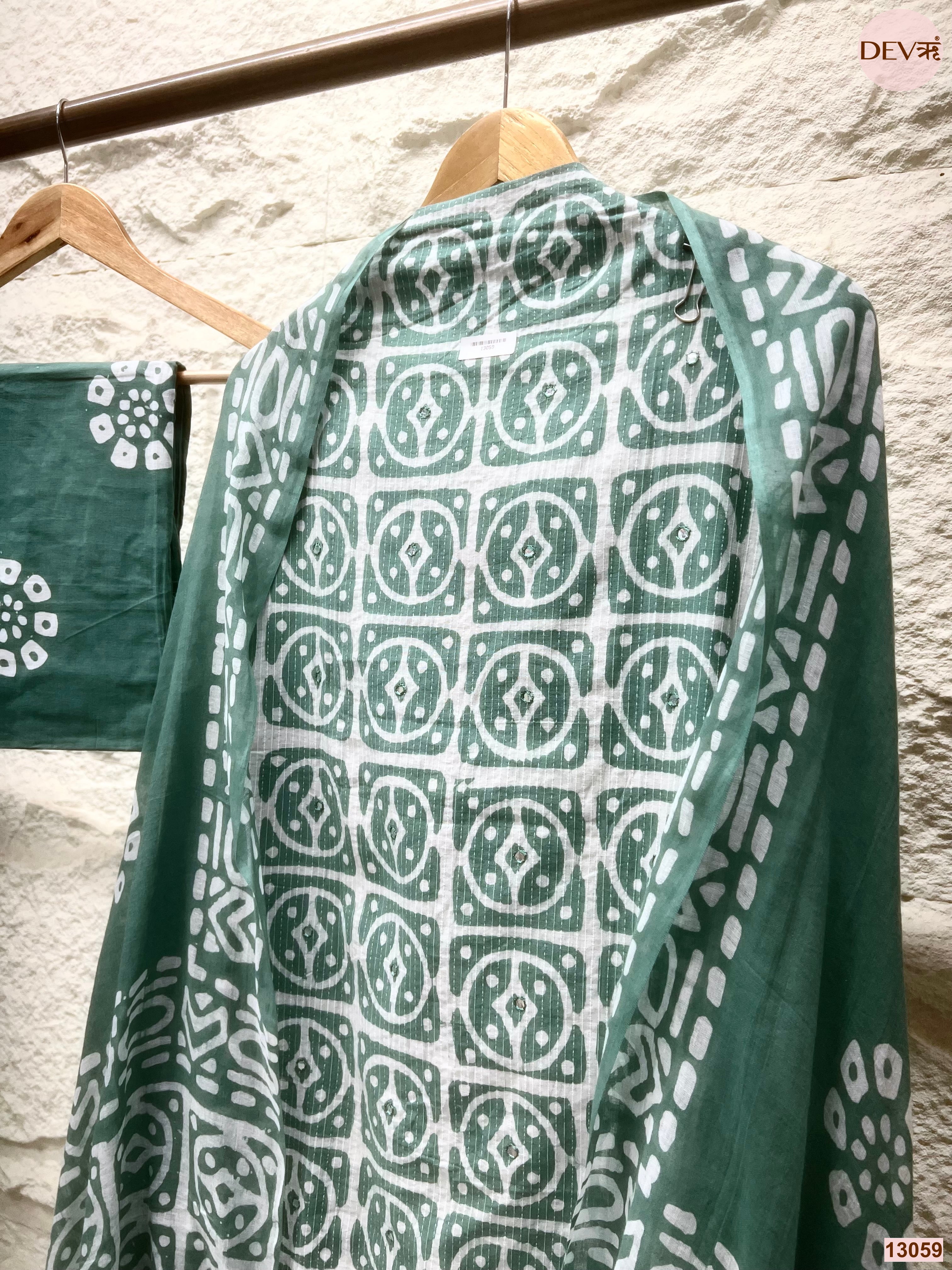 Green Cotton Printed Unstitched 3-Piece Suit (Devri – D.No 13059)