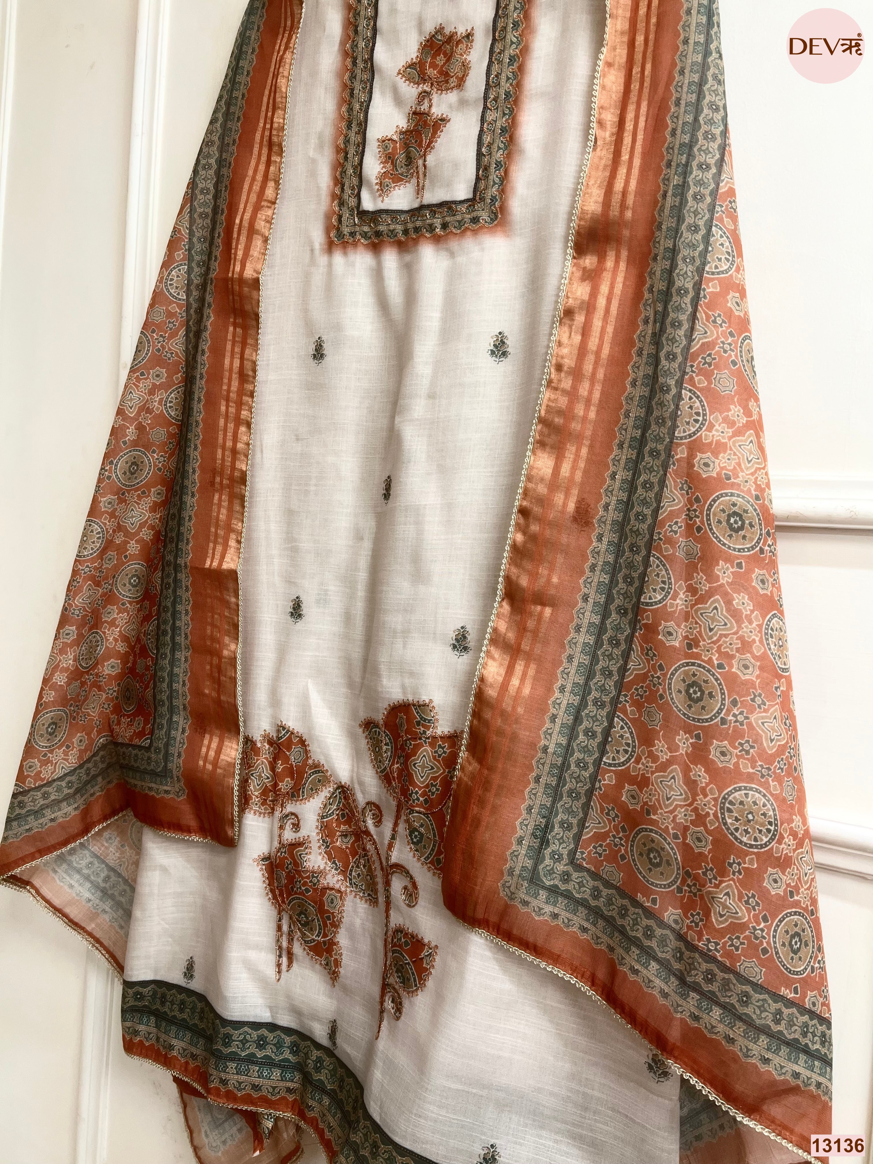 Off White Linen Printed Unstitched 3-Piece Suit (Devri – D.No 13136)