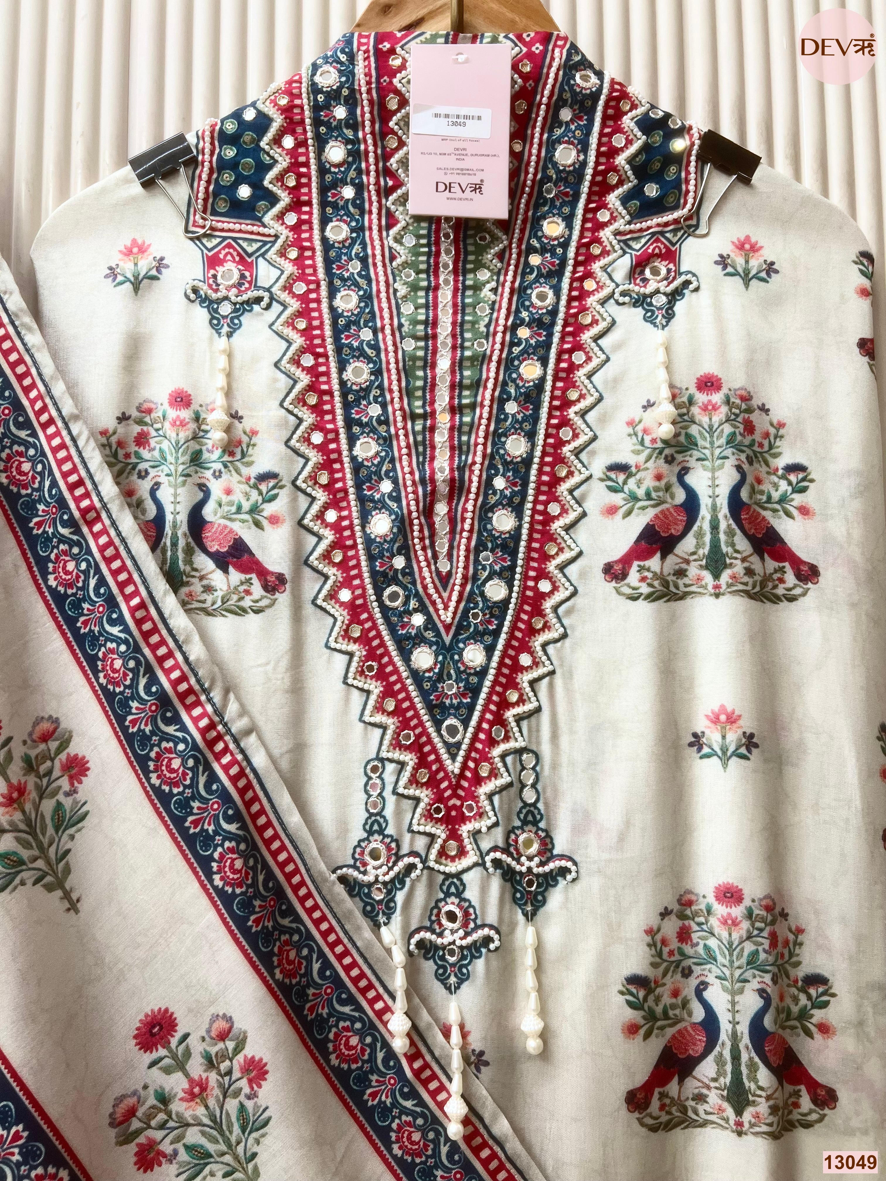 Off White Muslin Printed Unstitched 3-Piece Suit (Devri – D.No 13049)
