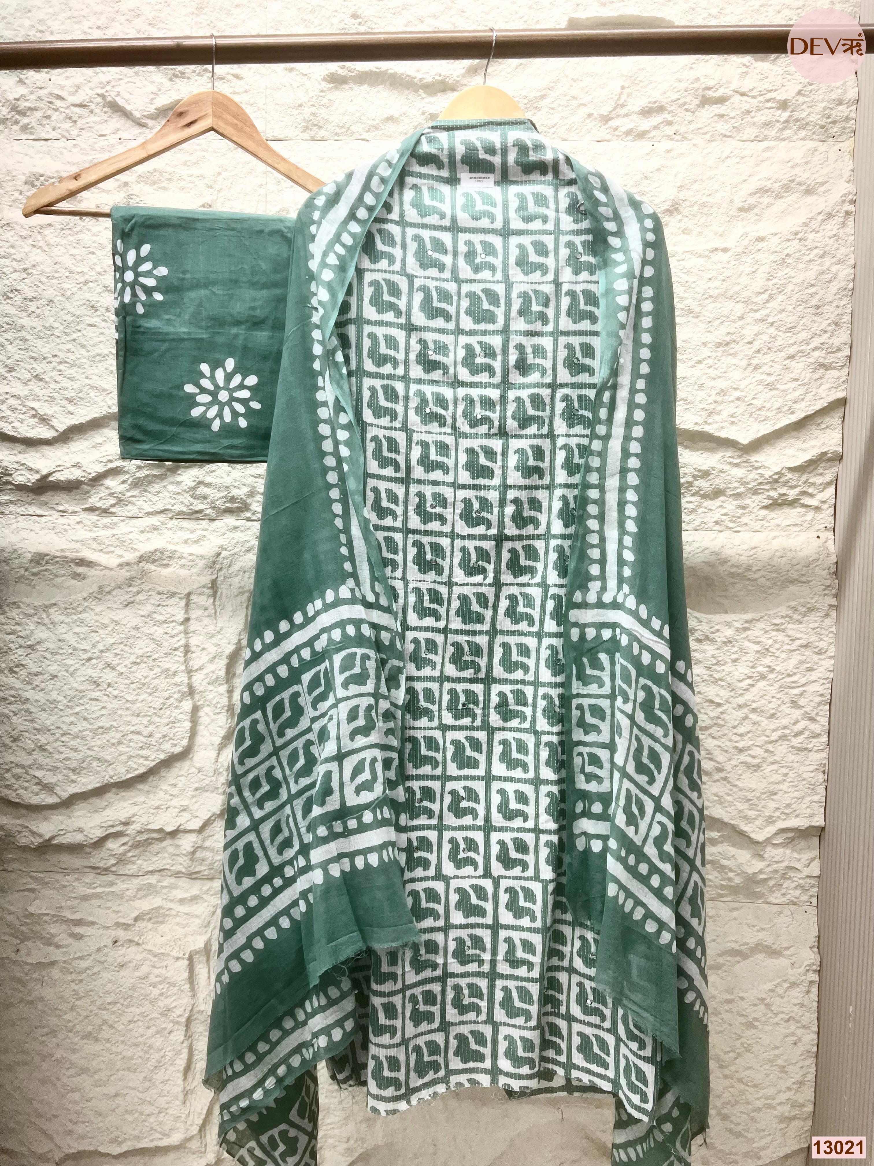 Green Cotton Printed Unstitched 3-Piece Suit (Devri – D.No 13021)