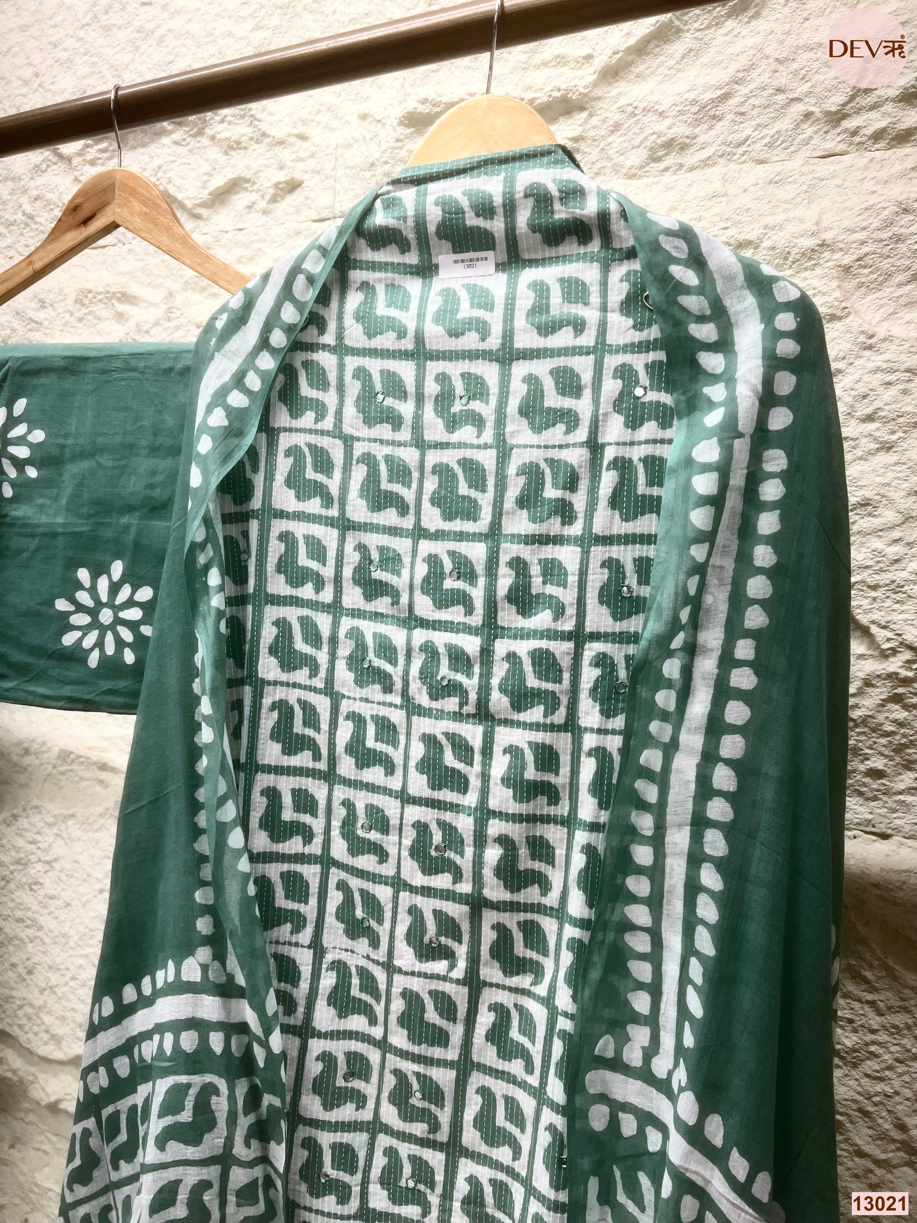 Green Cotton Printed Unstitched 3-Piece Suit (Devri – D.No 13021)
