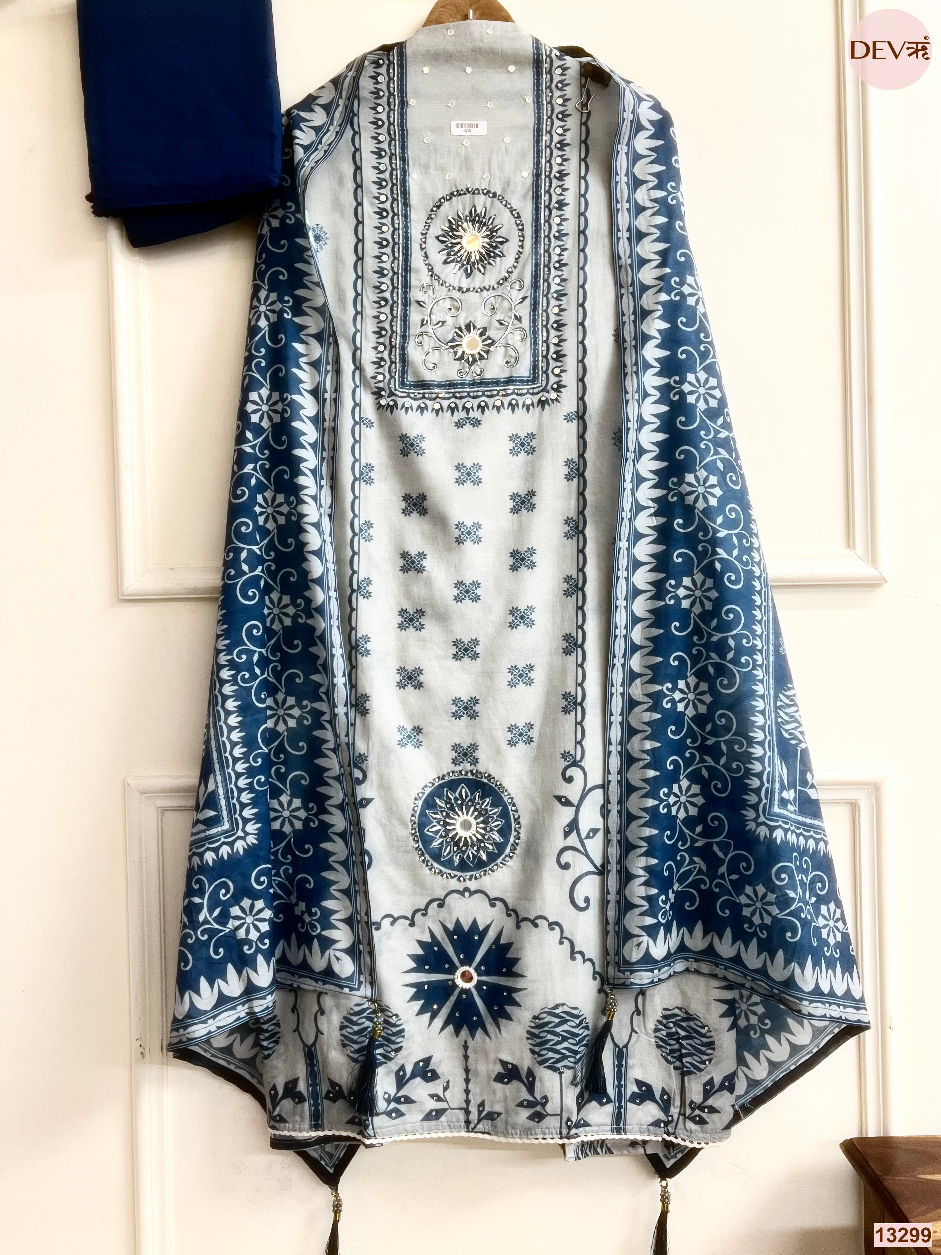 Grey Mul Cotton Printed Unstitched 3-Piece Suit (Devri – D.No 13299)