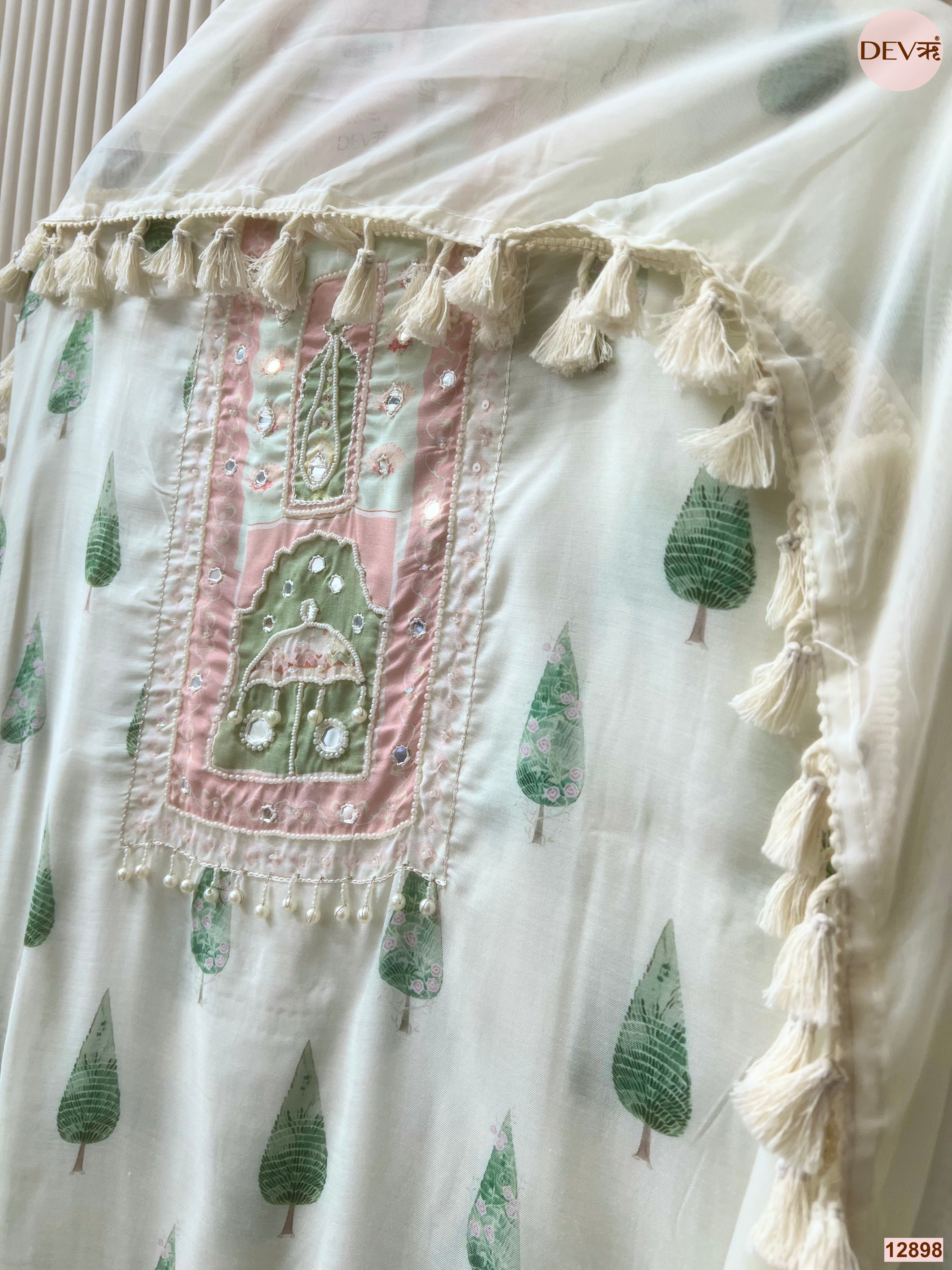 White Muslin Printed Unstitched 3-Piece Suit (Devri – D.No 12898)
