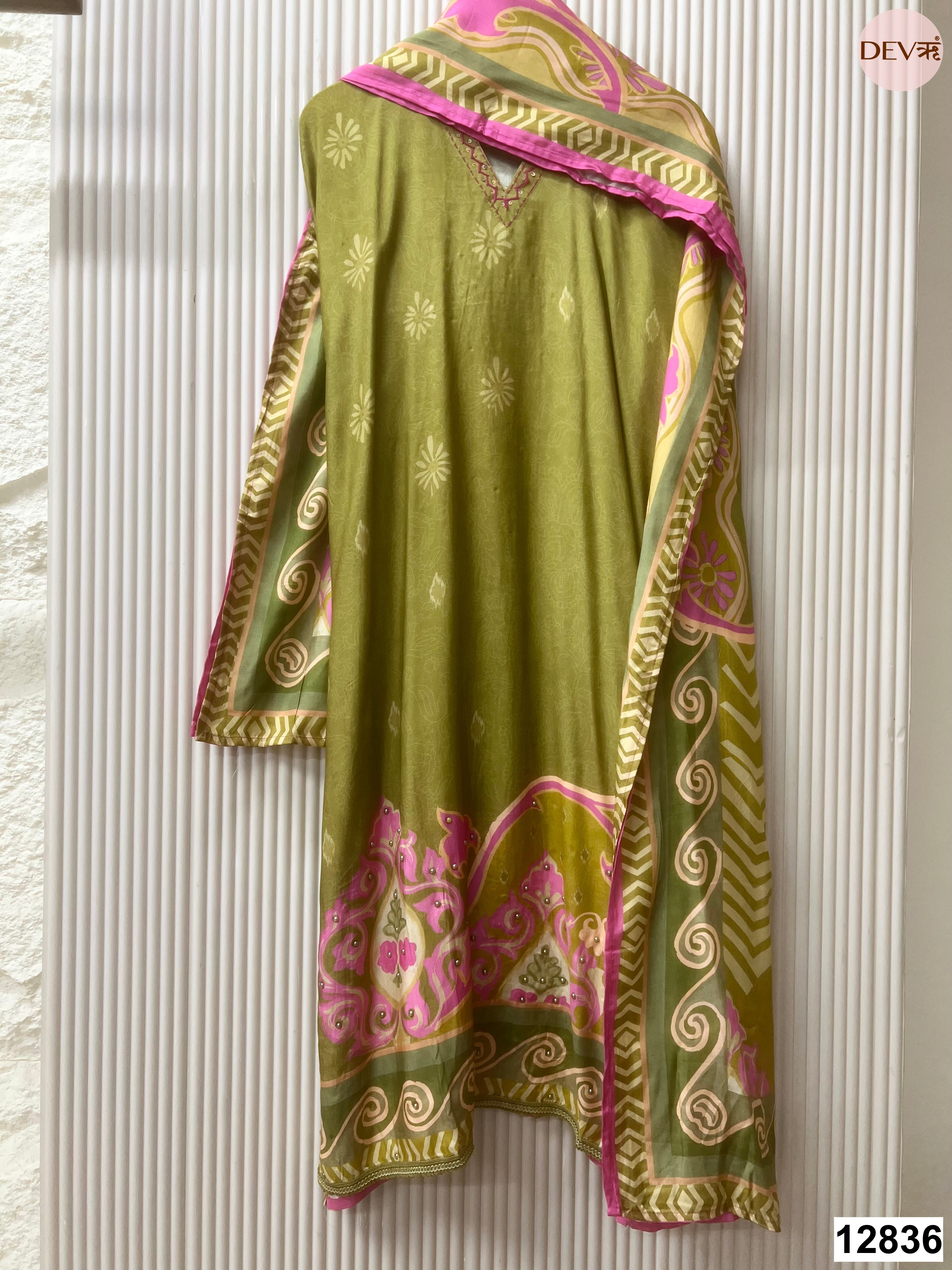Olive Muslin Printed Unstitched 3-Piece Suit (Devri – D.No 12836)
