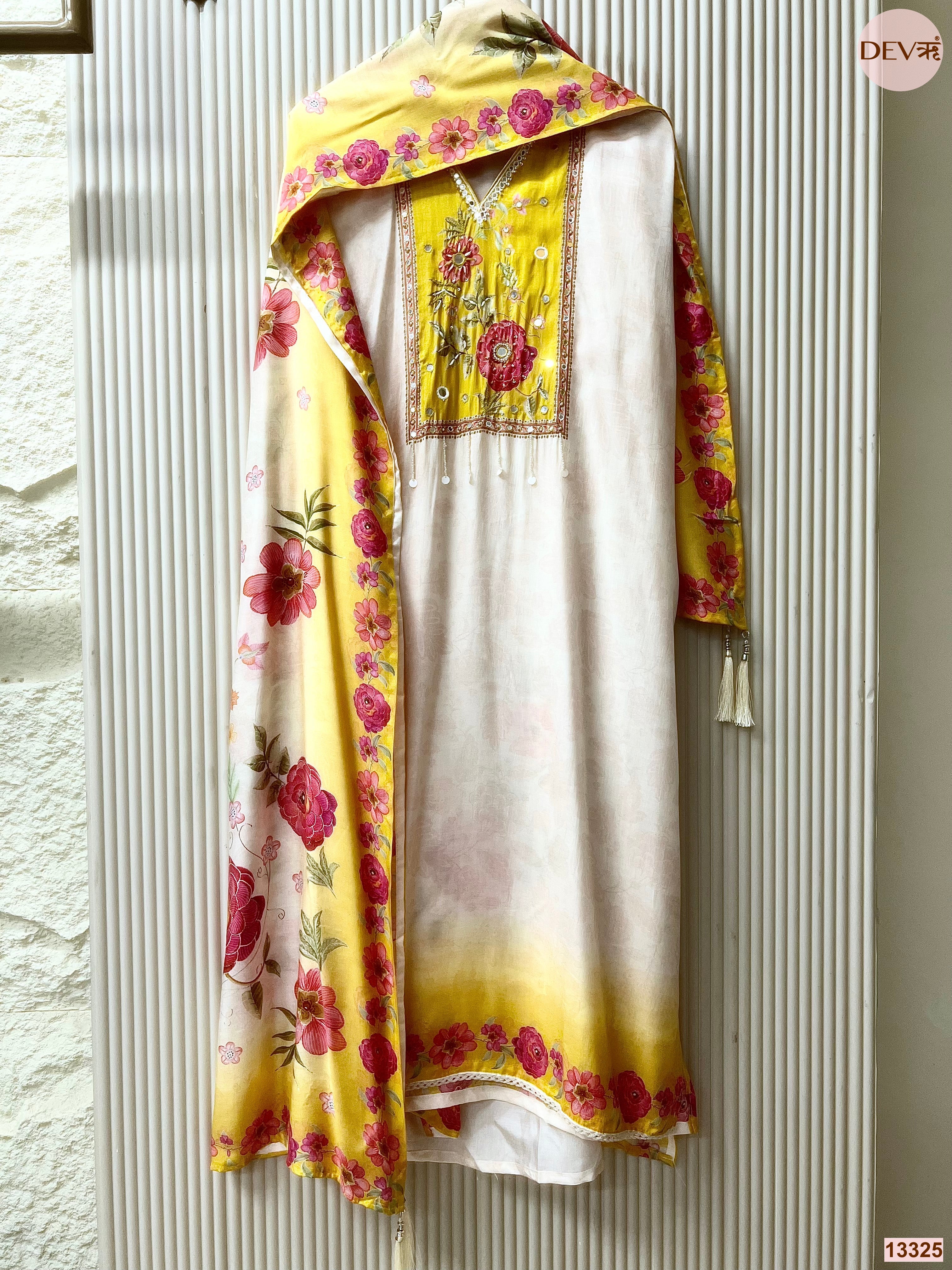 Off White Muslin Printed Unstitched 3-Piece Suit (Devri – D.No 13325)