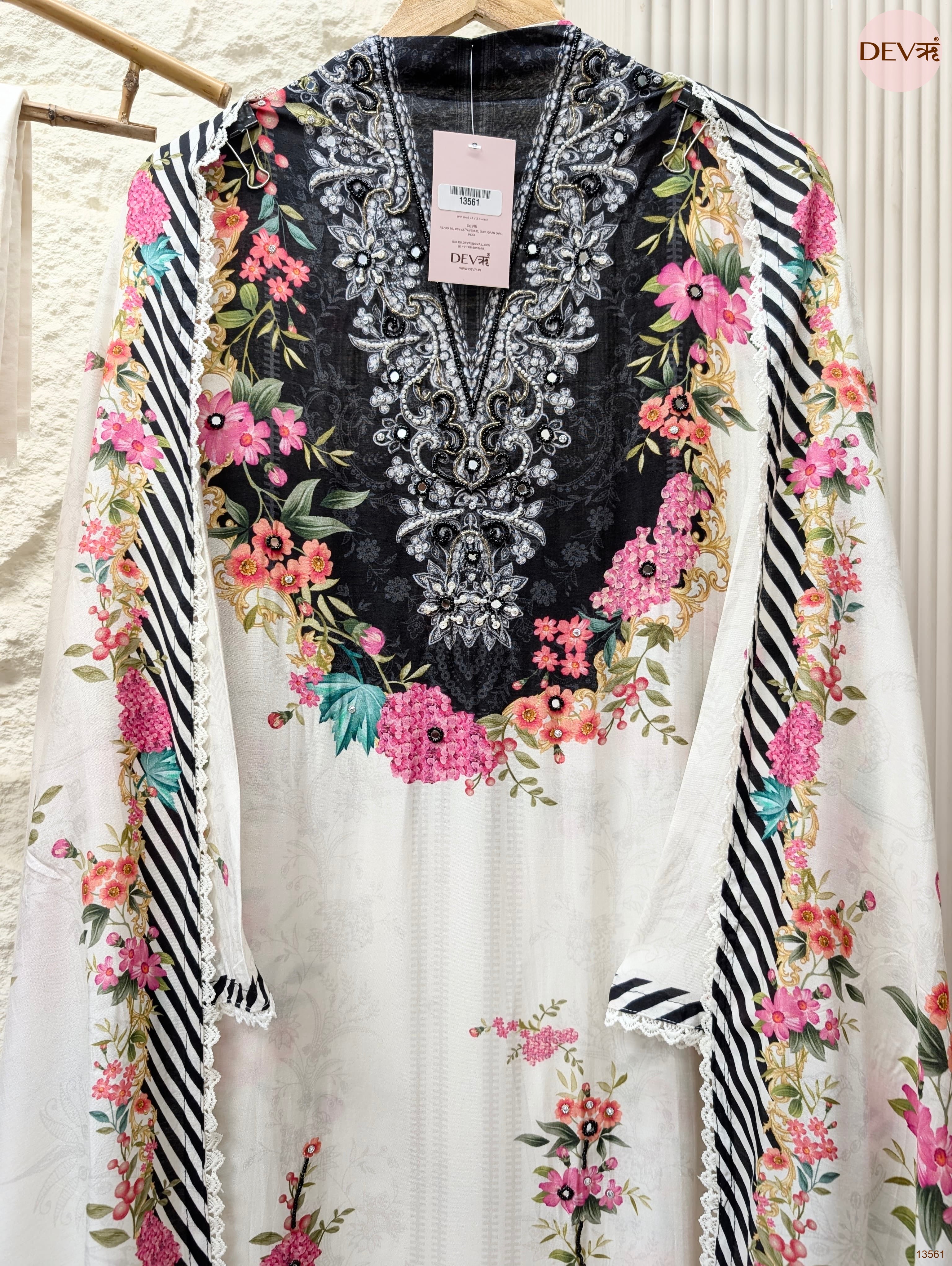 White Muslin Printed Unstitched 3-Piece Suit (Devri – D.No 13561)
