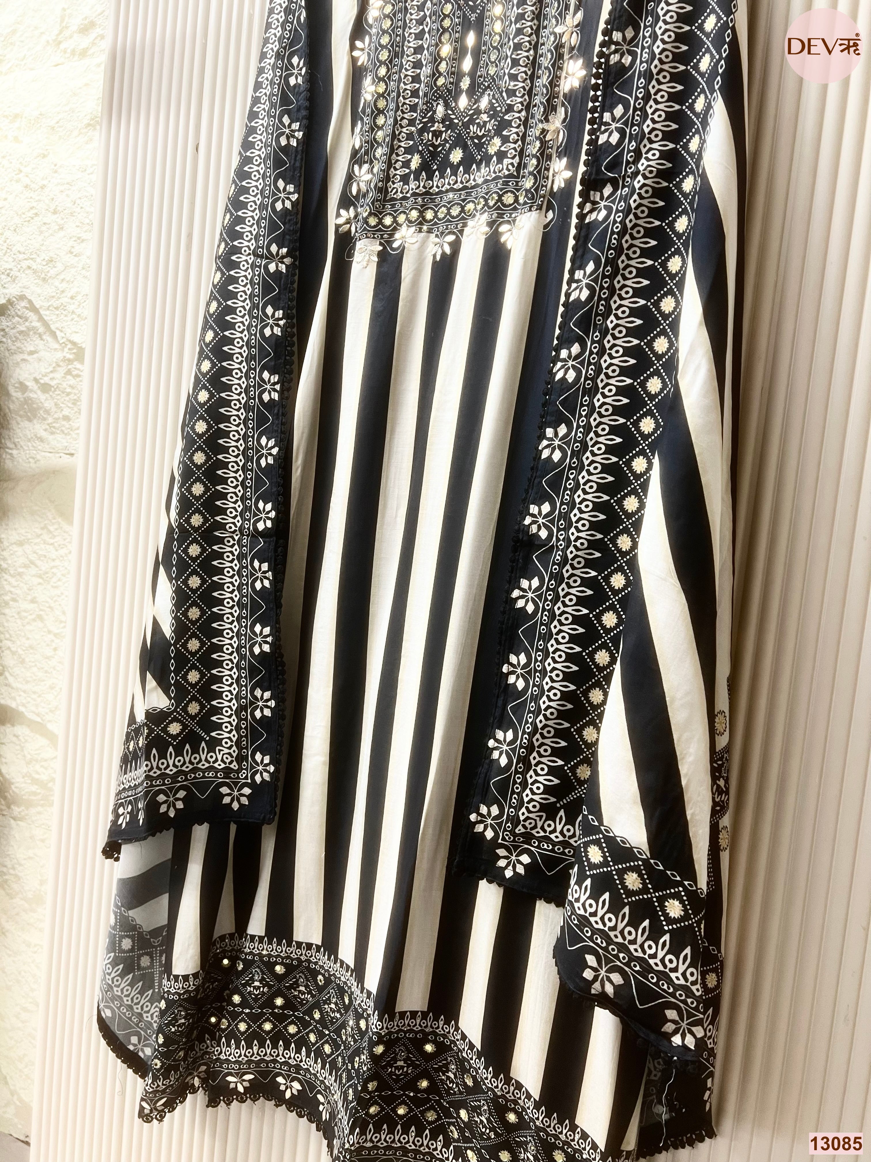 Black Muslin Printed Unstitched 3-Piece Suit (Devri – D.No 13085)