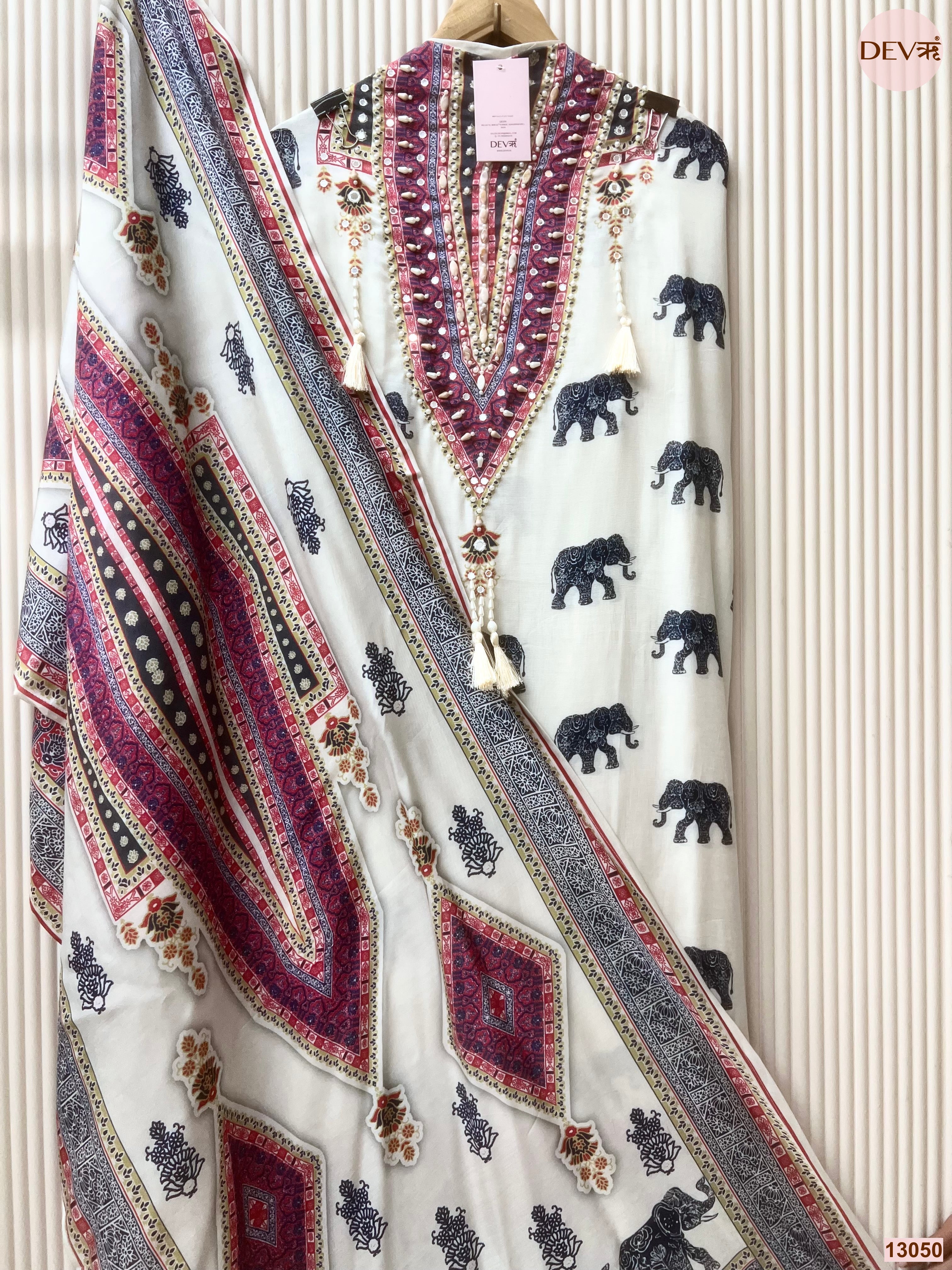 Off White Muslin Printed Unstitched 3-Piece Suit (Devri – D.No 13050)