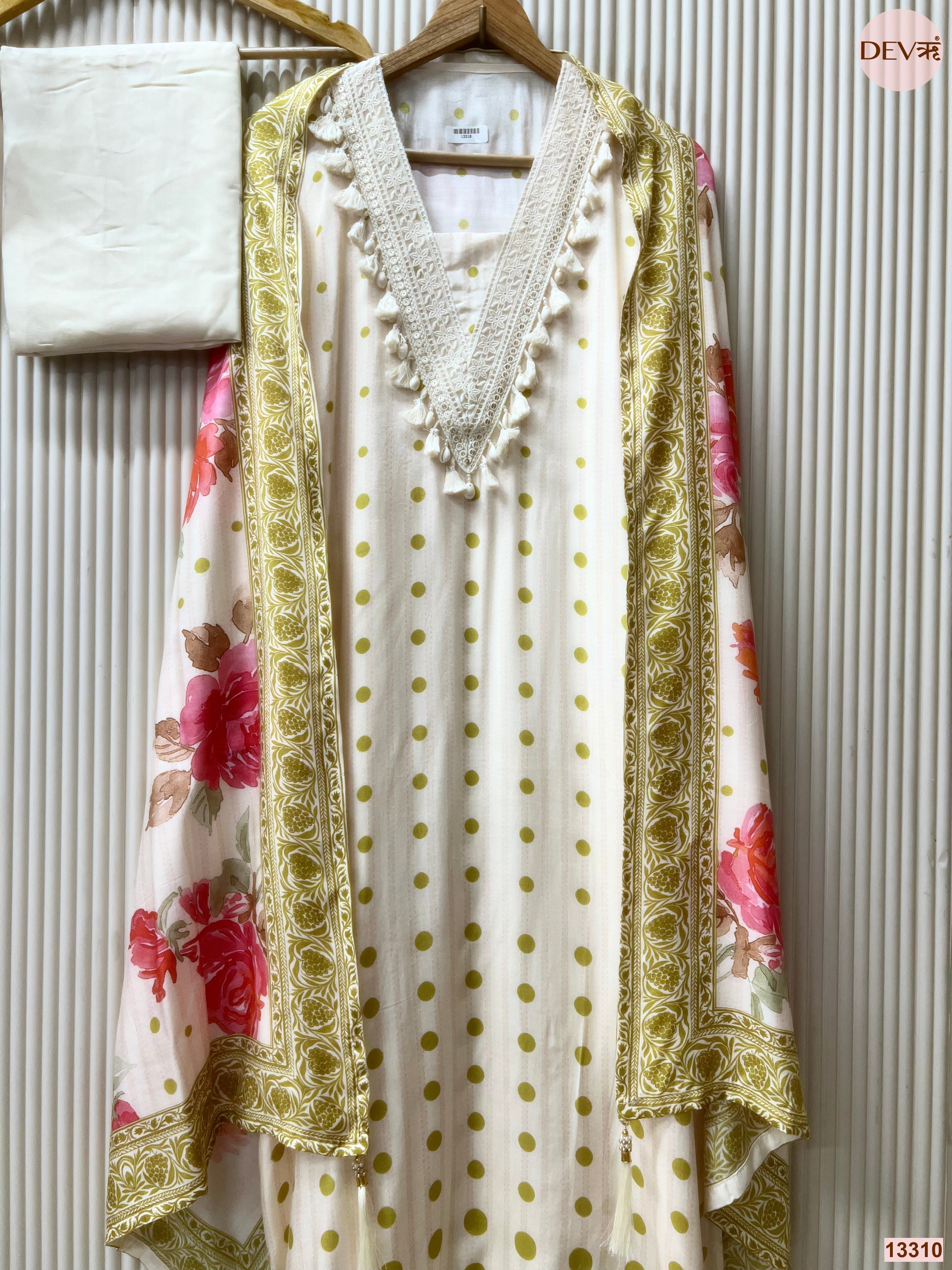 Cream Muslin Printed Unstitched 3-Piece Suit (Devri – D.No 13310)