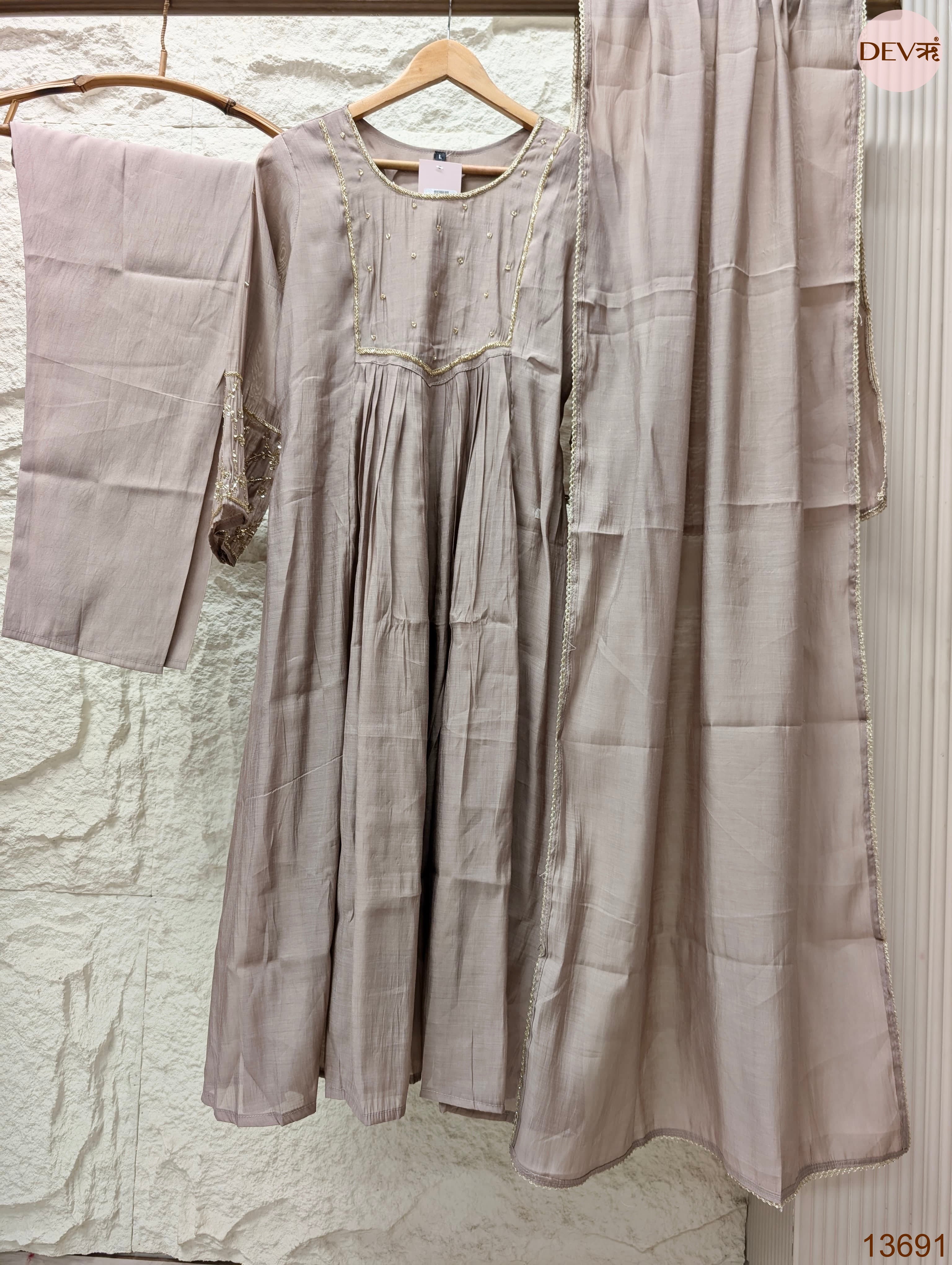 Gulnaar Mul chanderi Embroidered Taupe 3-Piece Set (Devri – D.No 13691)