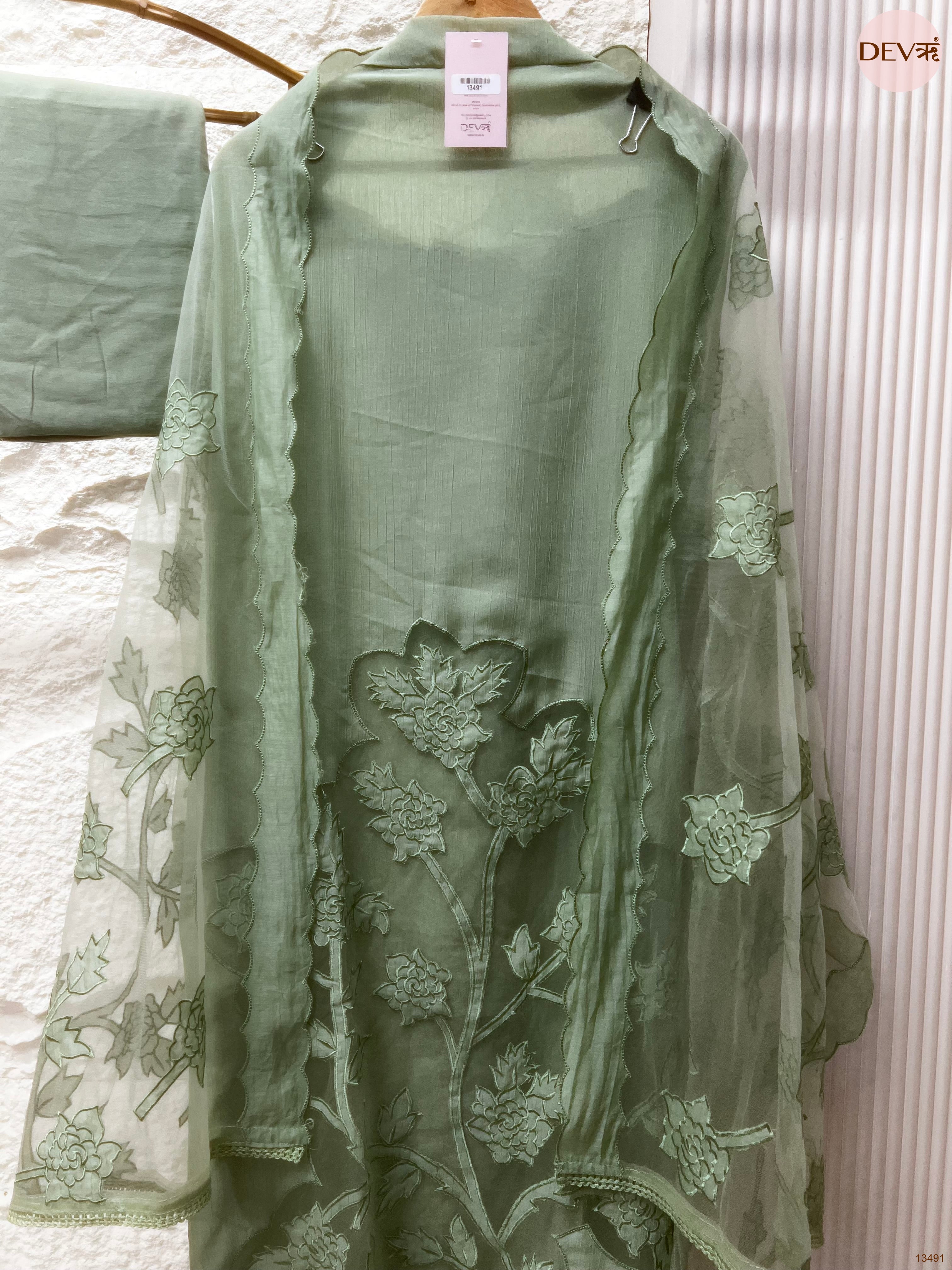 Green Mul Crush Embroidered Unstitched 3-Piece Suit (Devri – D.No 13491)