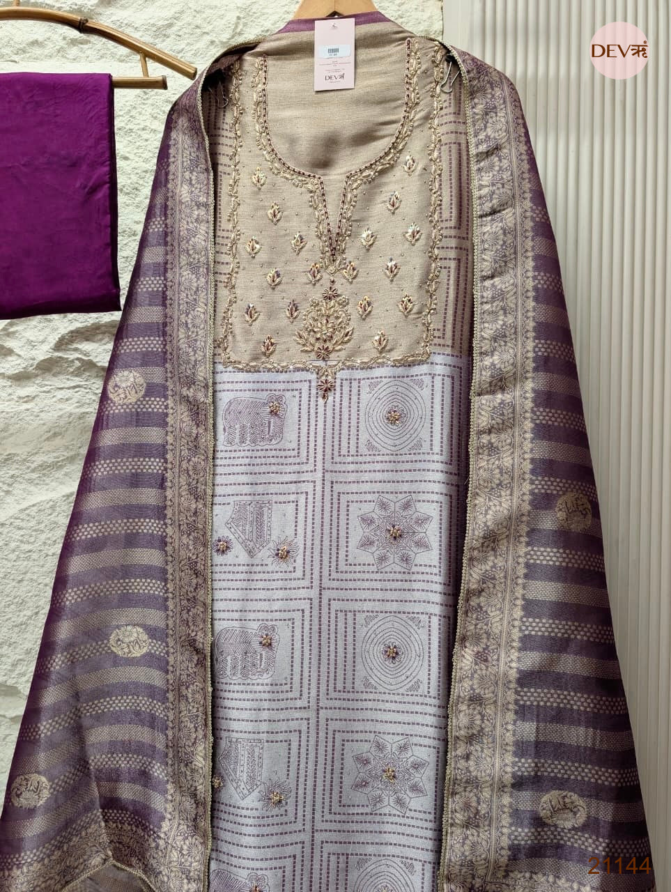 Mauve Pure Girafe Banarasi Silk Printed Unstitched 3-Piece Suit (Devri – D.No 21144)