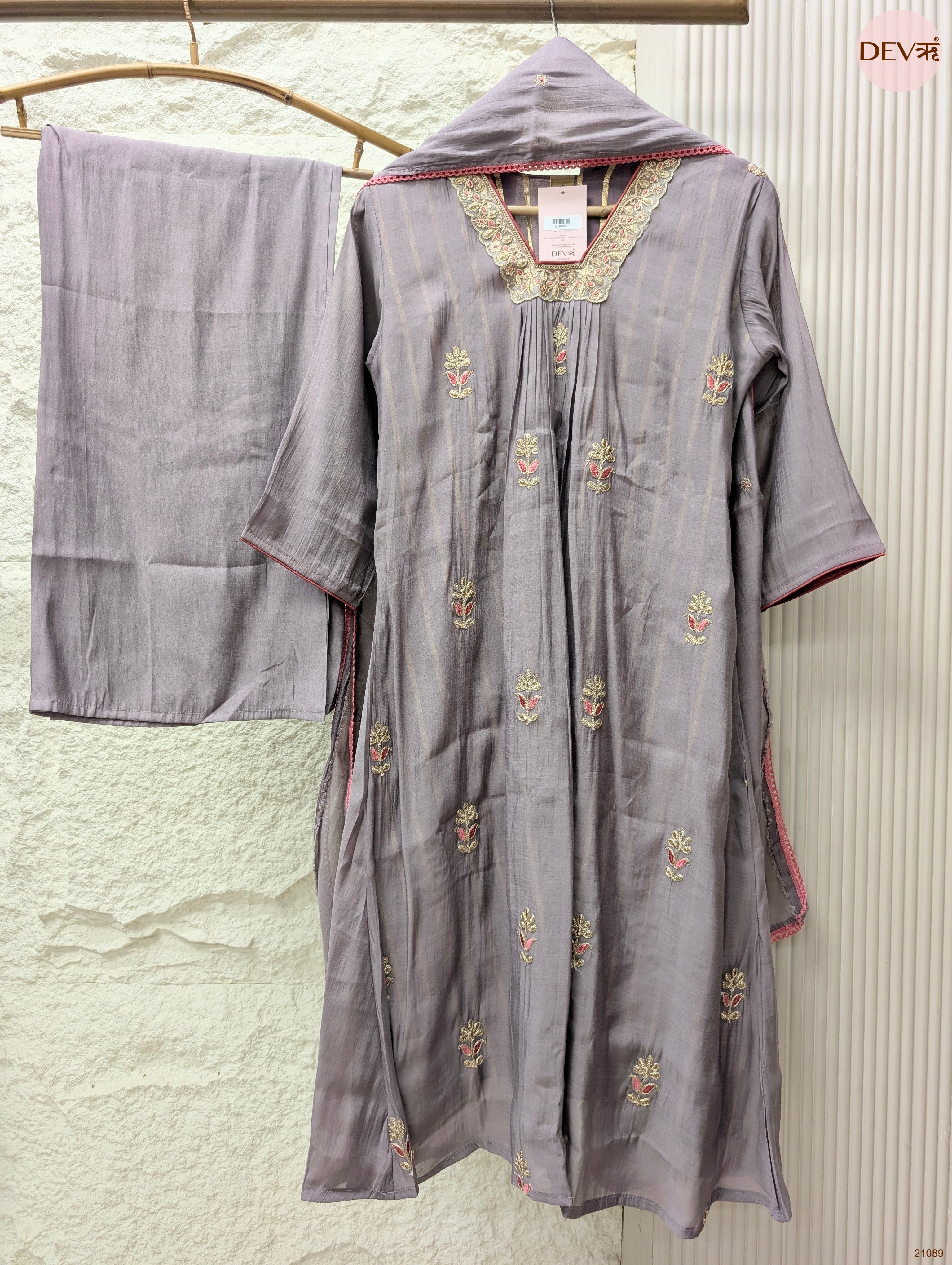Gulnaar Mul chanderi Embroidered Mauve 3-Piece Set (Devri – D.No 21089)