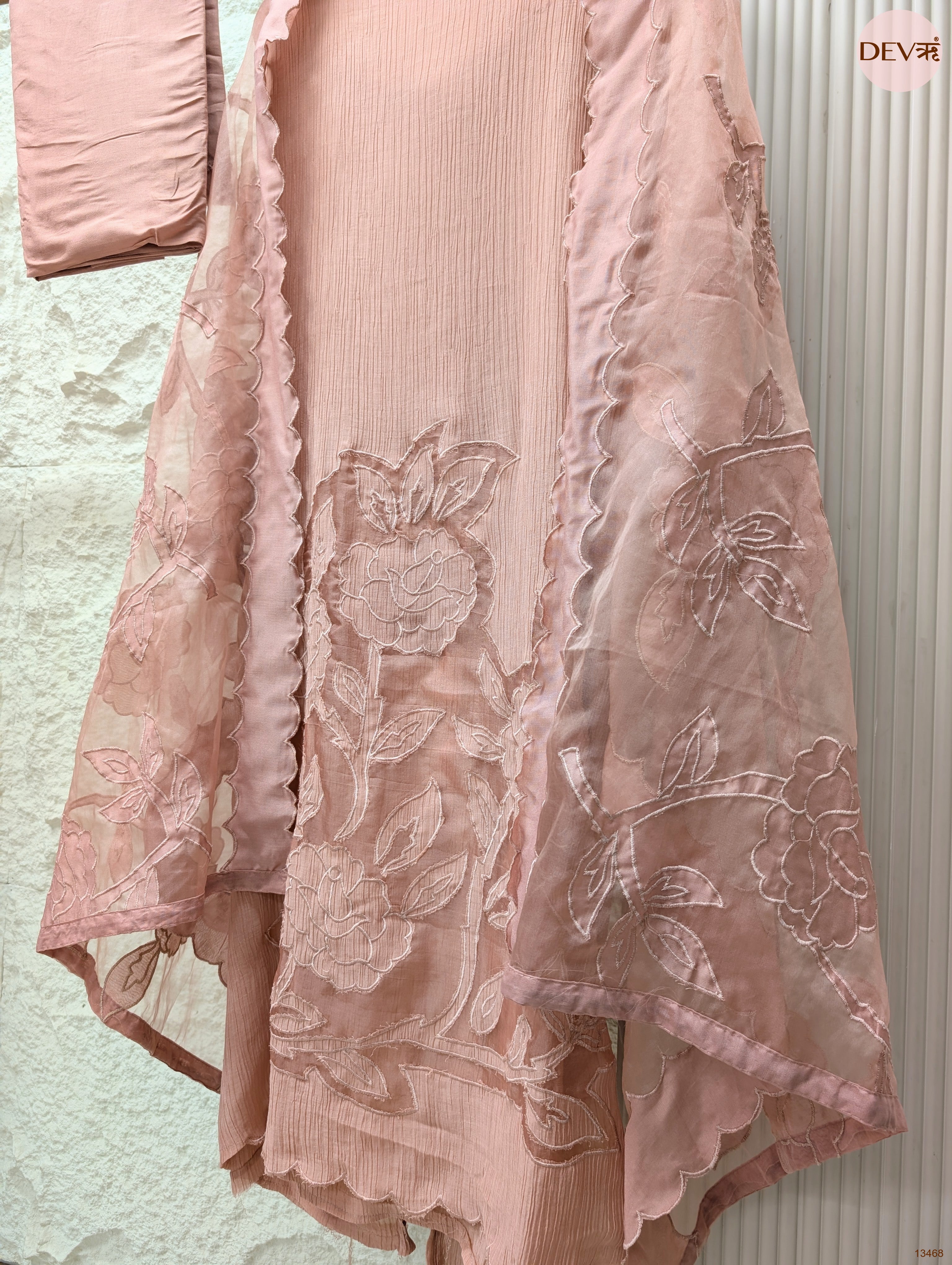 Pink Mul Crush Embroidered Unstitched 3-Piece Suit (Devri – D.No 13468)