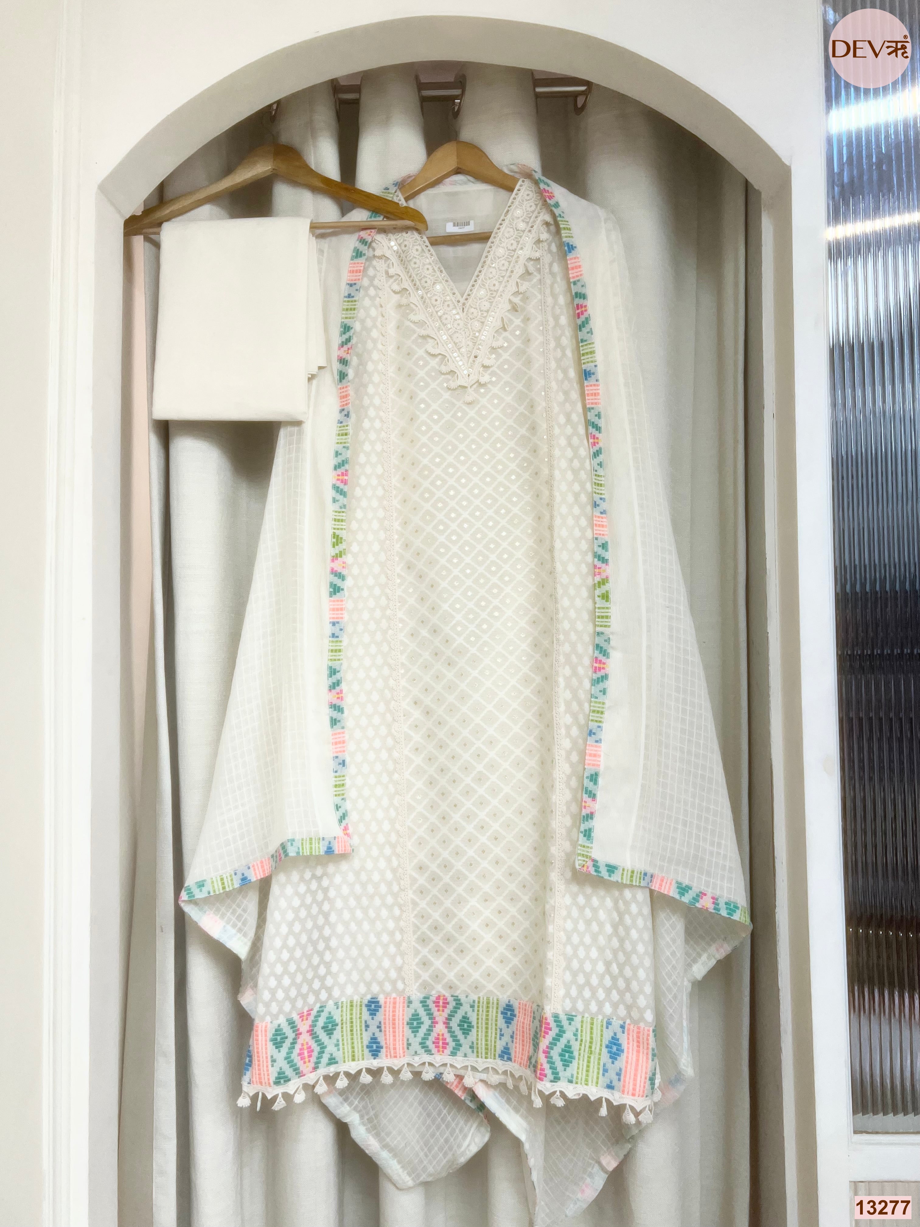 Off White Mul Cotton Printed Unstitched 3-Piece Suit (Devri – D.No 13277)