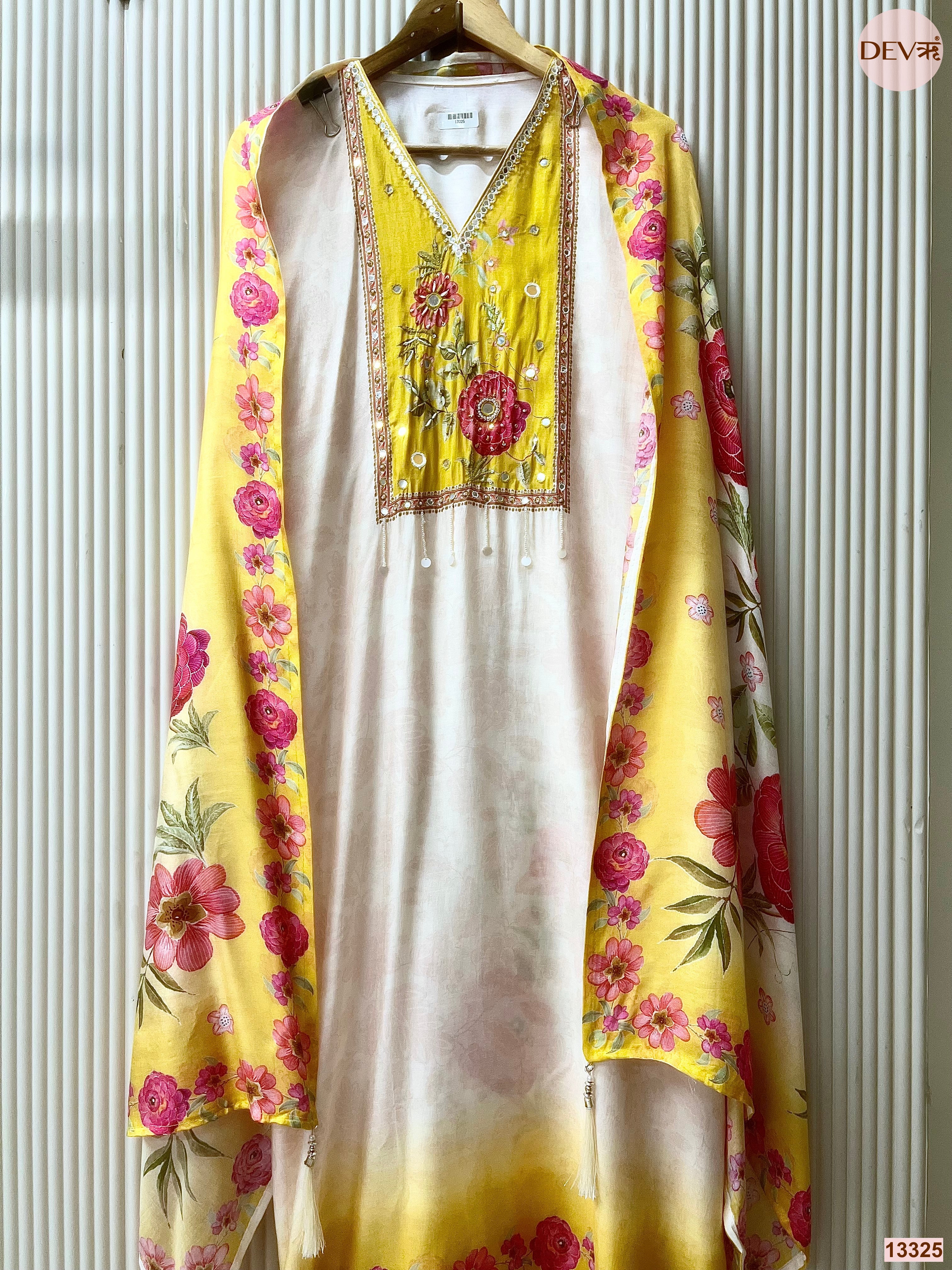 Off White Muslin Printed Unstitched 3-Piece Suit (Devri – D.No 13325)