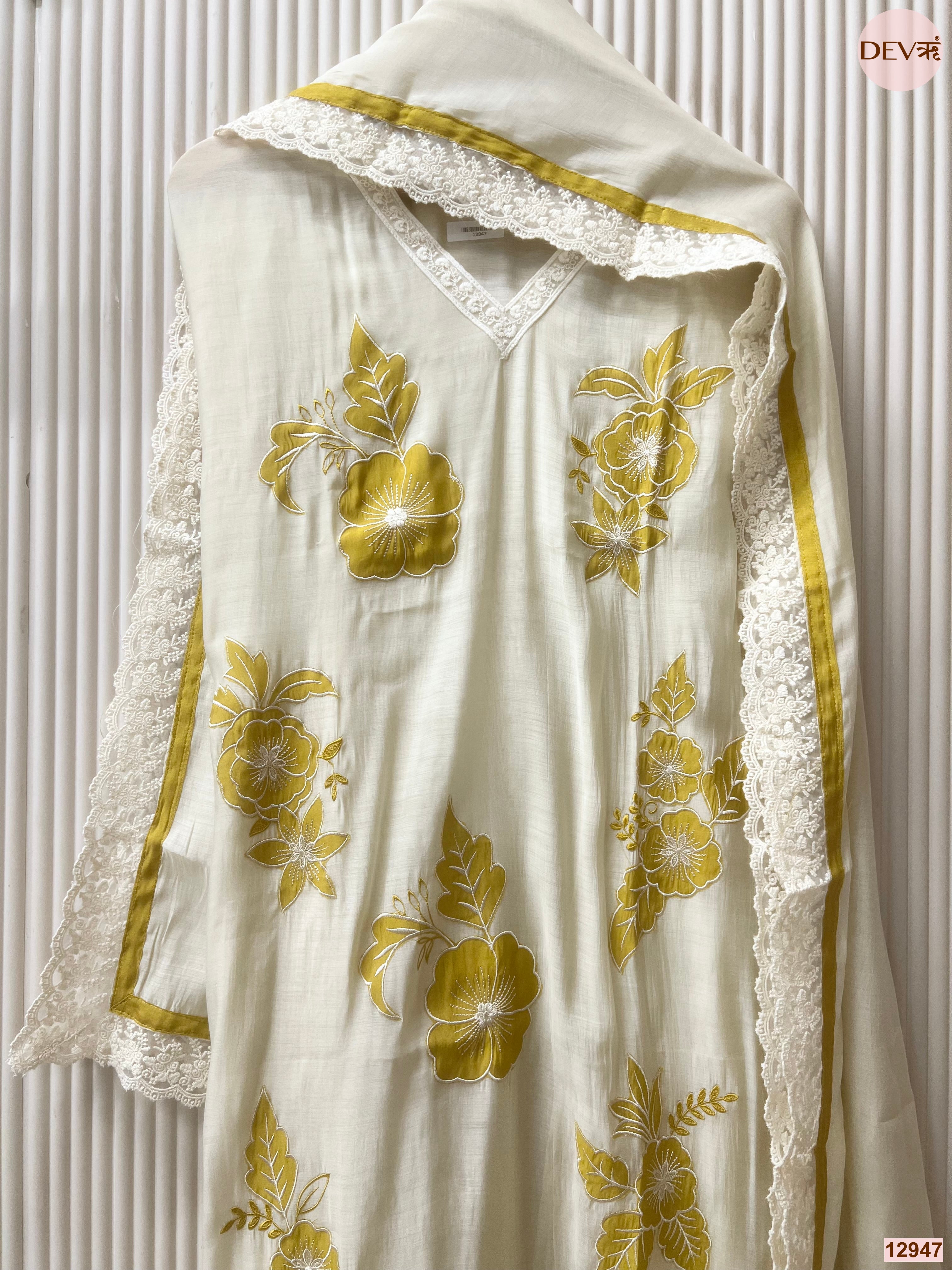 Off White Mul Chanderi Printed Unstitched 3-Piece Suit (Devri – D.No 12947)