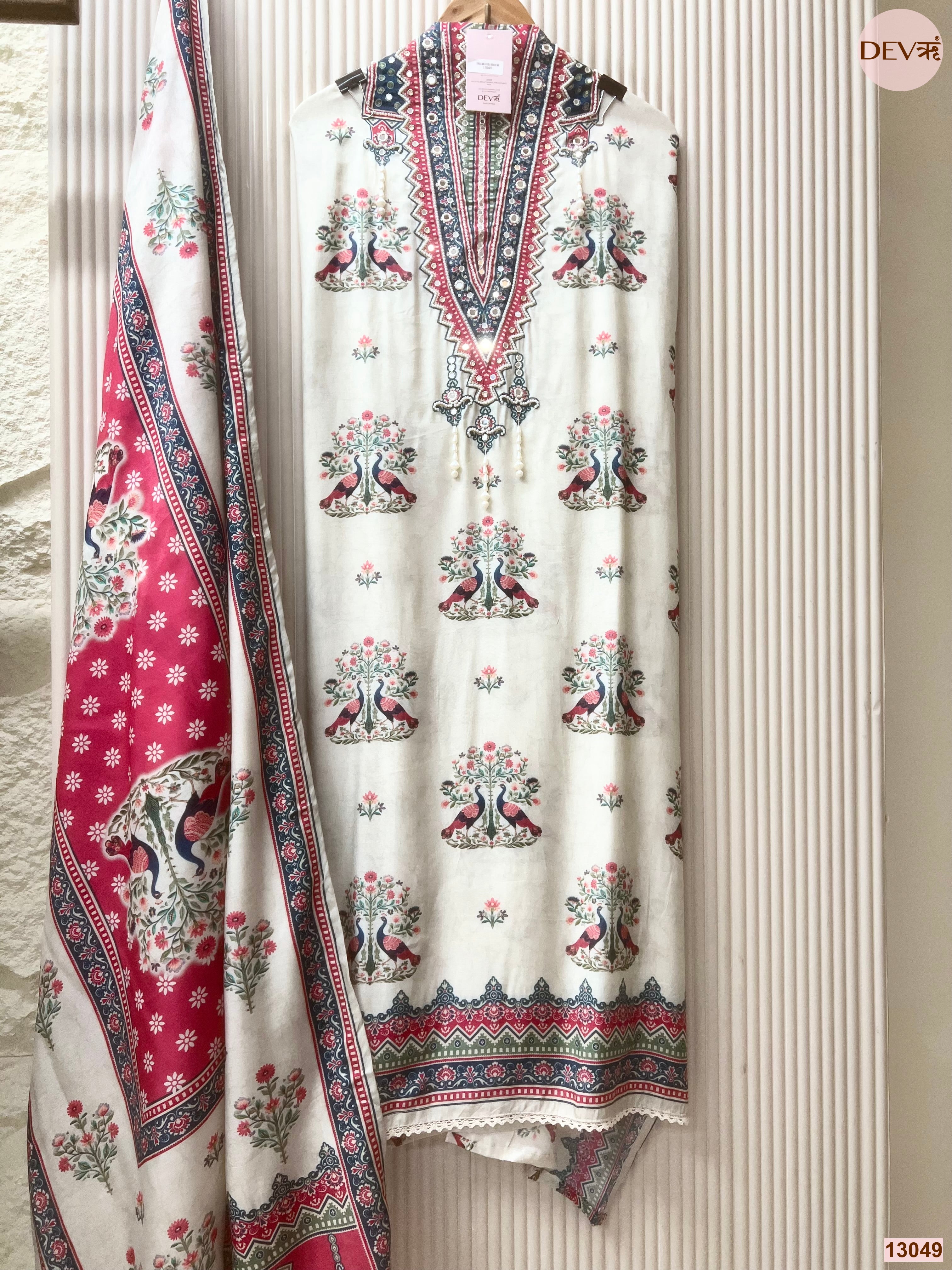 Off White Muslin Printed Unstitched 3-Piece Suit (Devri – D.No 13049)