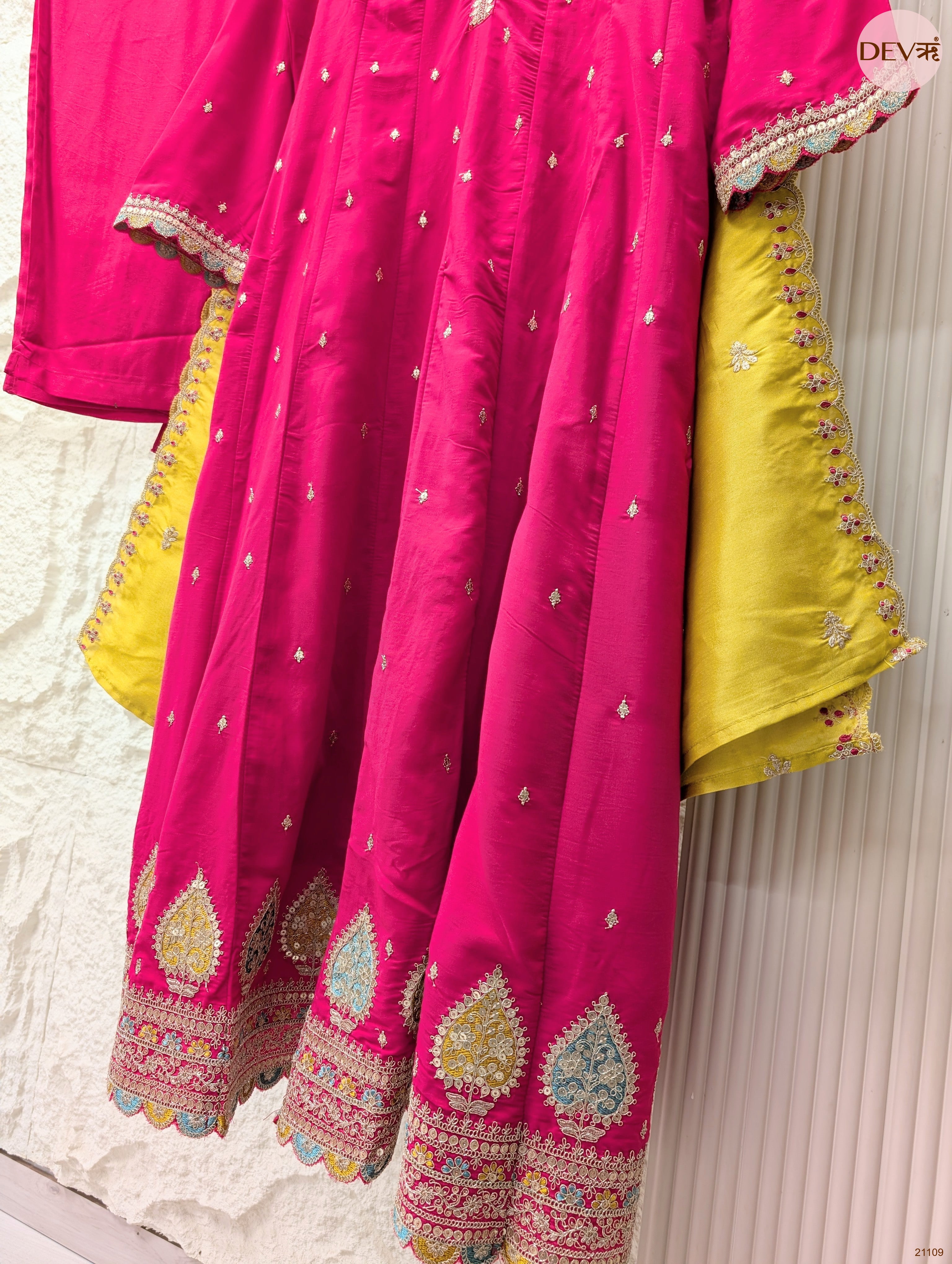 Gulnaar Pure dola silk Embroidered Fuchsia 3-Piece Set (Devri – D.No 21109)