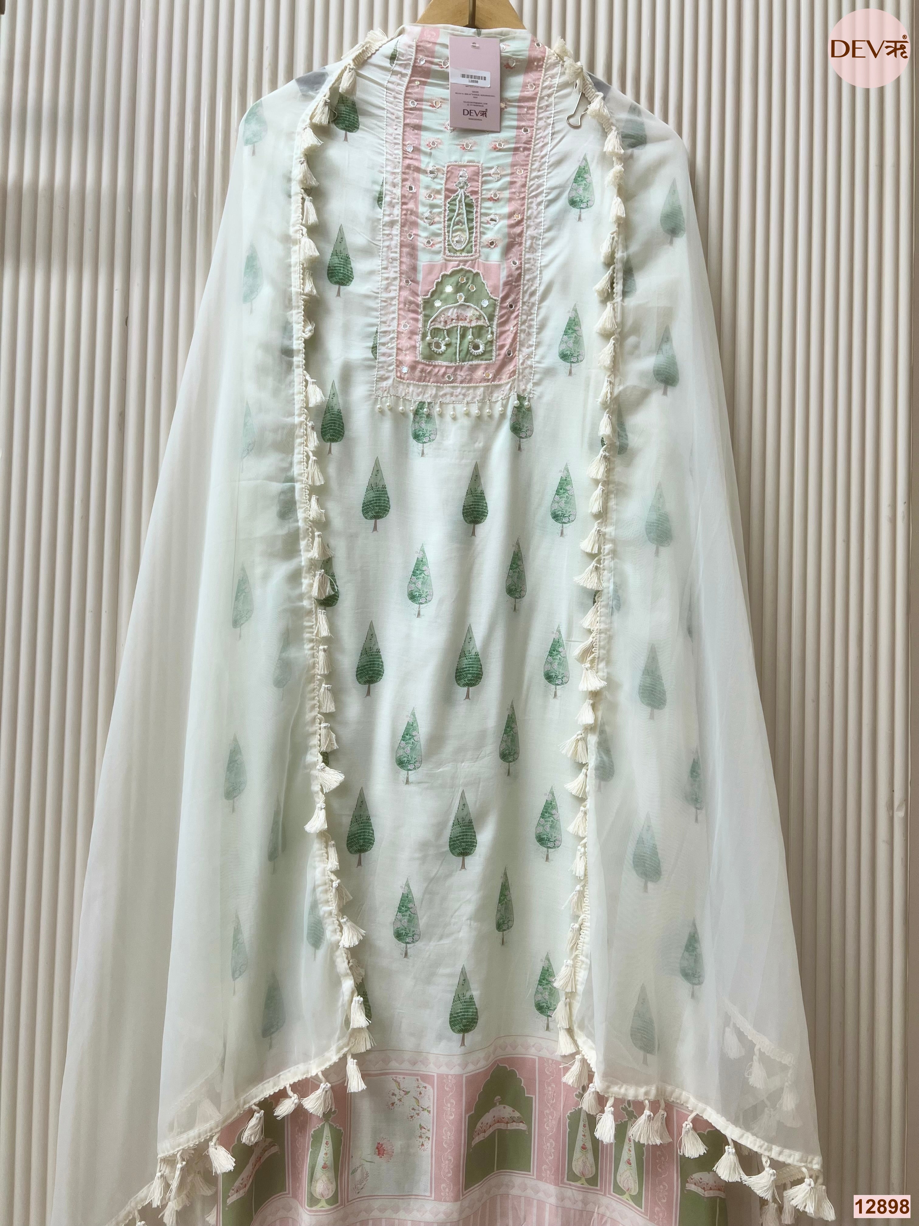 White Muslin Printed Unstitched 3-Piece Suit (Devri – D.No 12898)