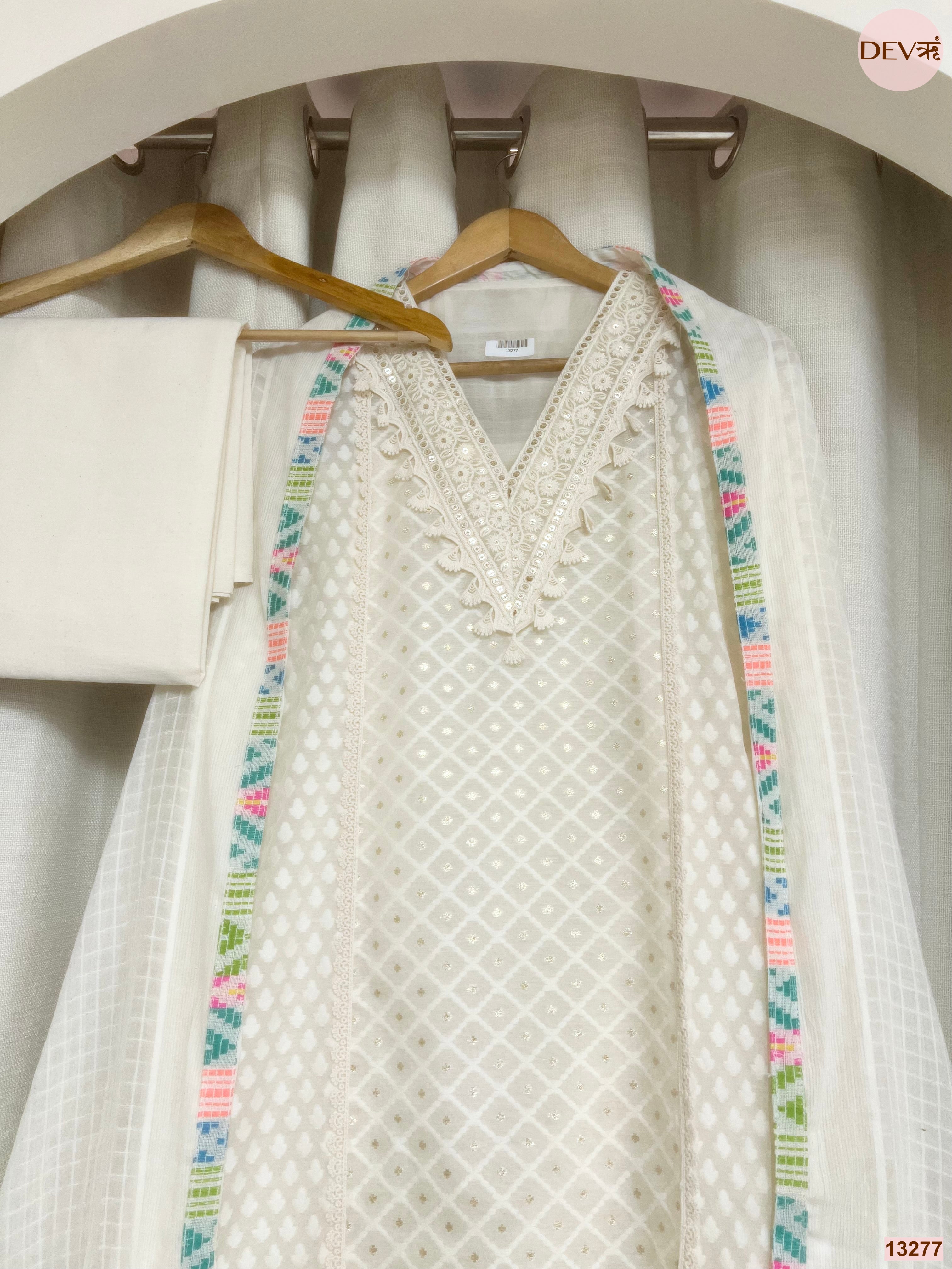 Off White Mul Cotton Printed Unstitched 3-Piece Suit (Devri – D.No 13277)