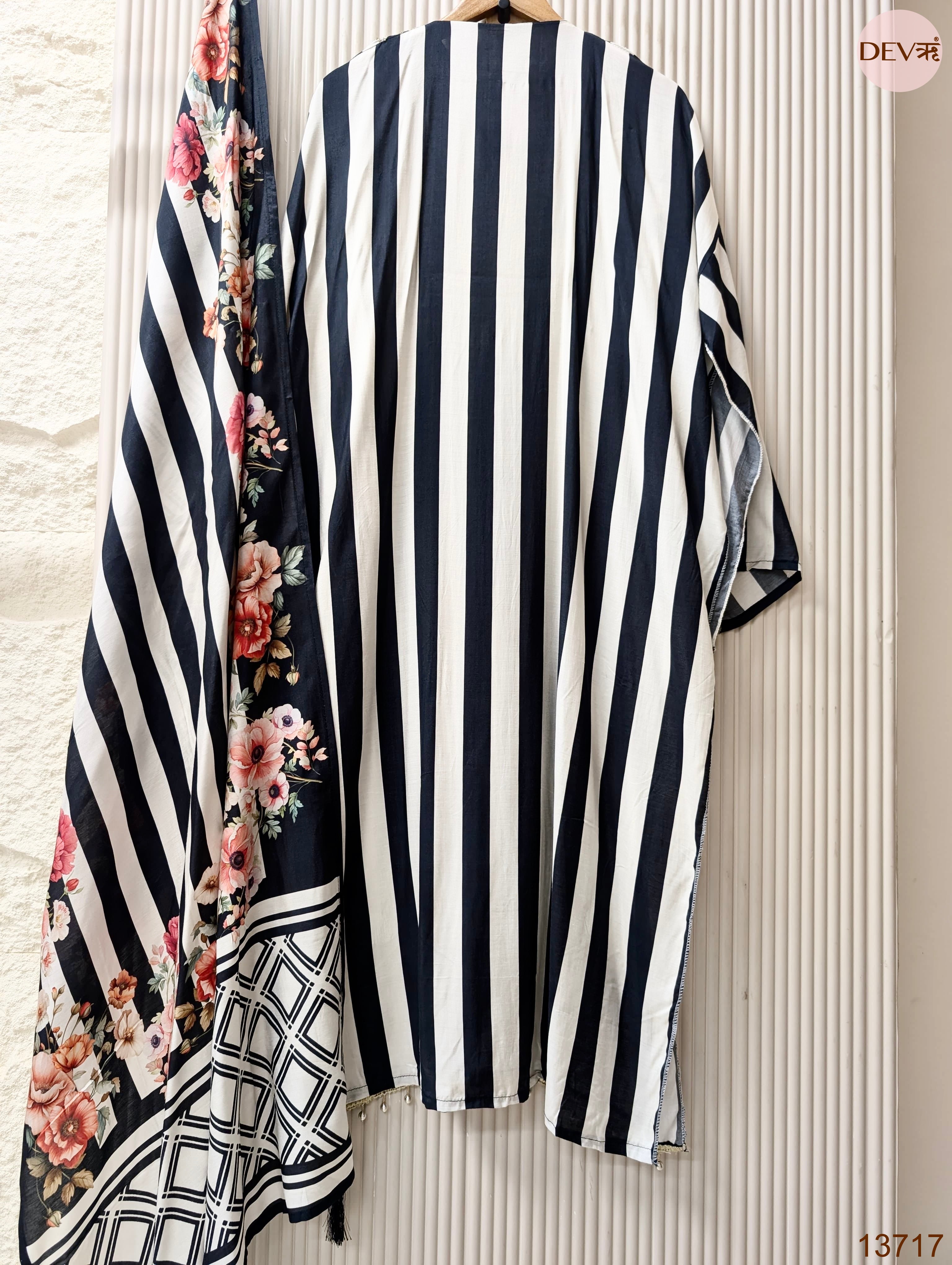 Black Organza Silk Printed Unstitched 3-Piece Suit (Devri – D.No 13717)