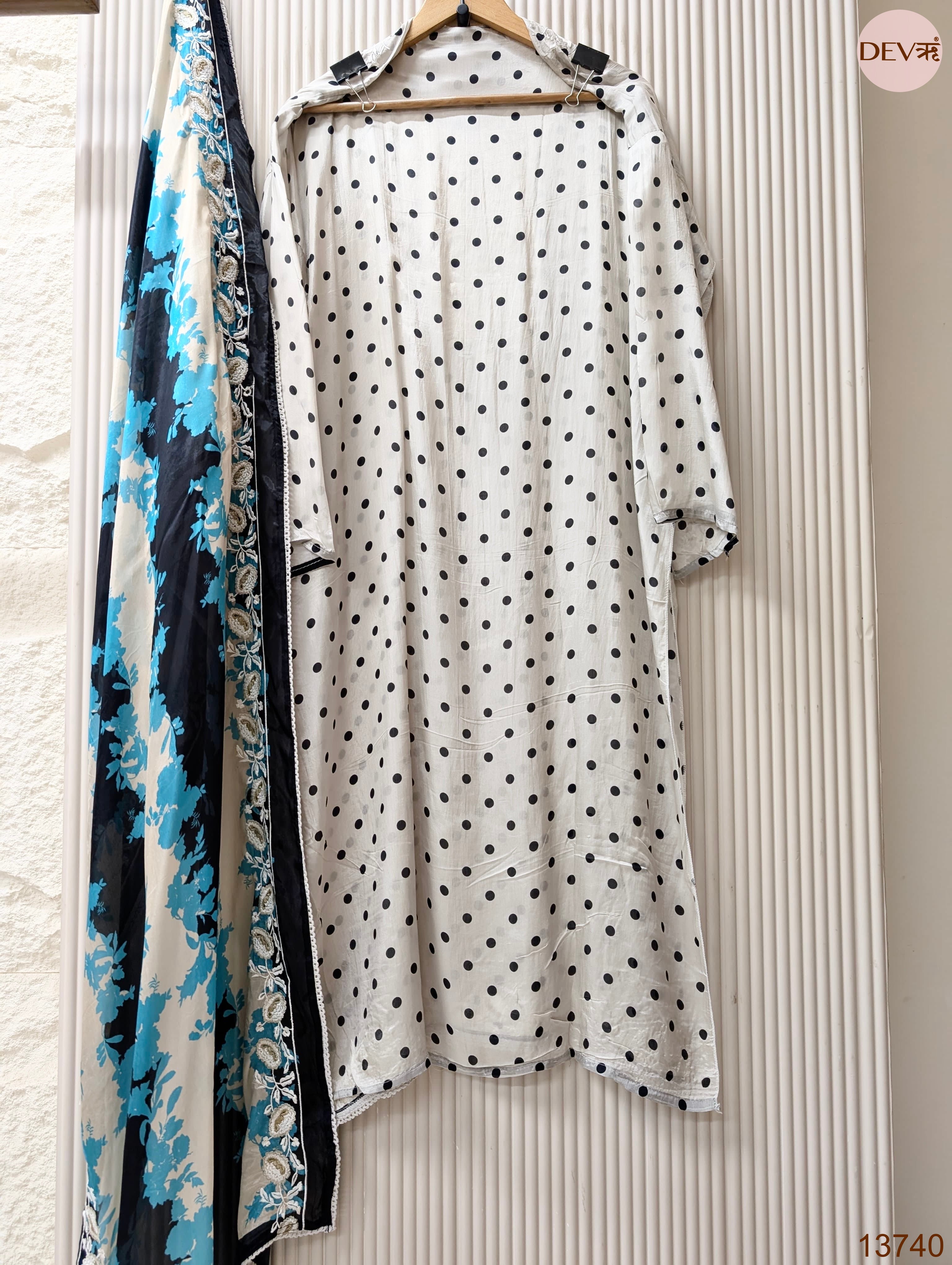 Off White Muslin Blend Printed Unstitched 3-Piece Suit (Devri – D.No 13740)