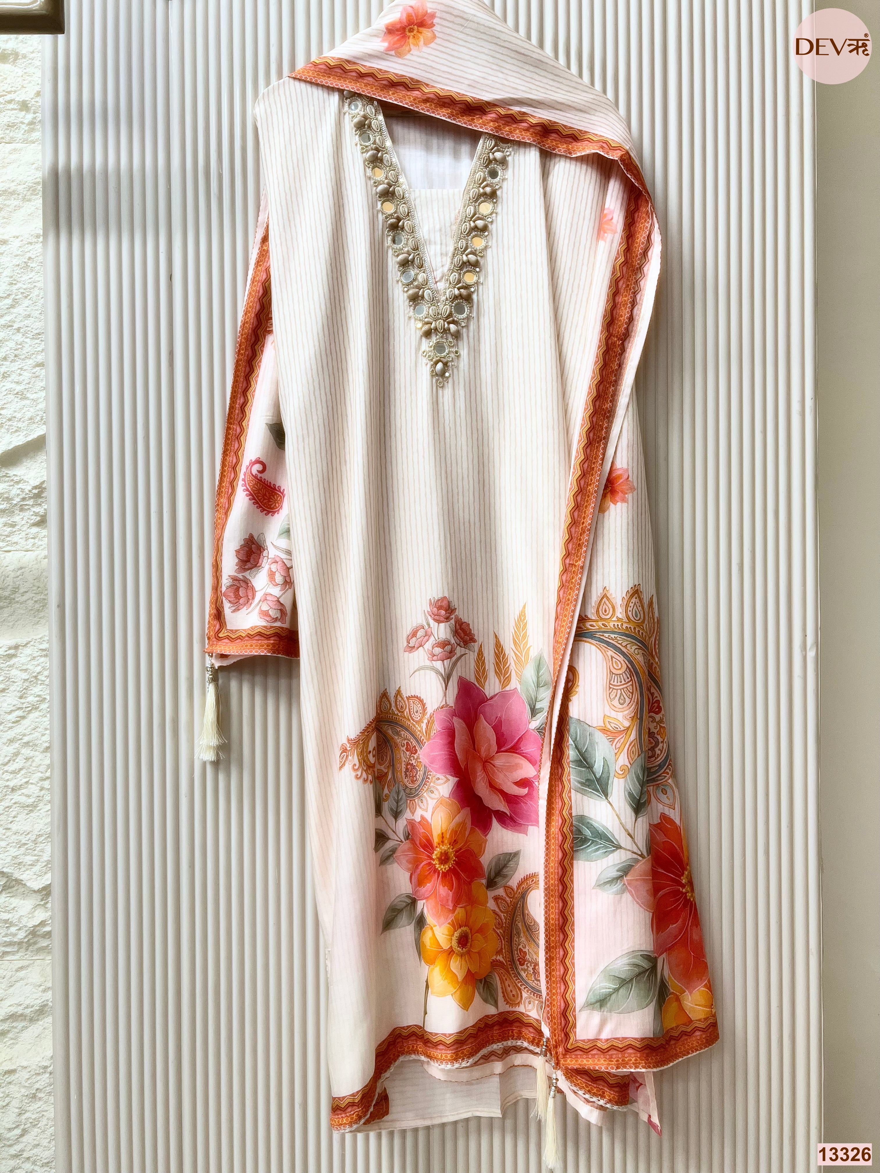 Off White Muslin Printed Unstitched 3-Piece Suit (Devri – D.No 13326)