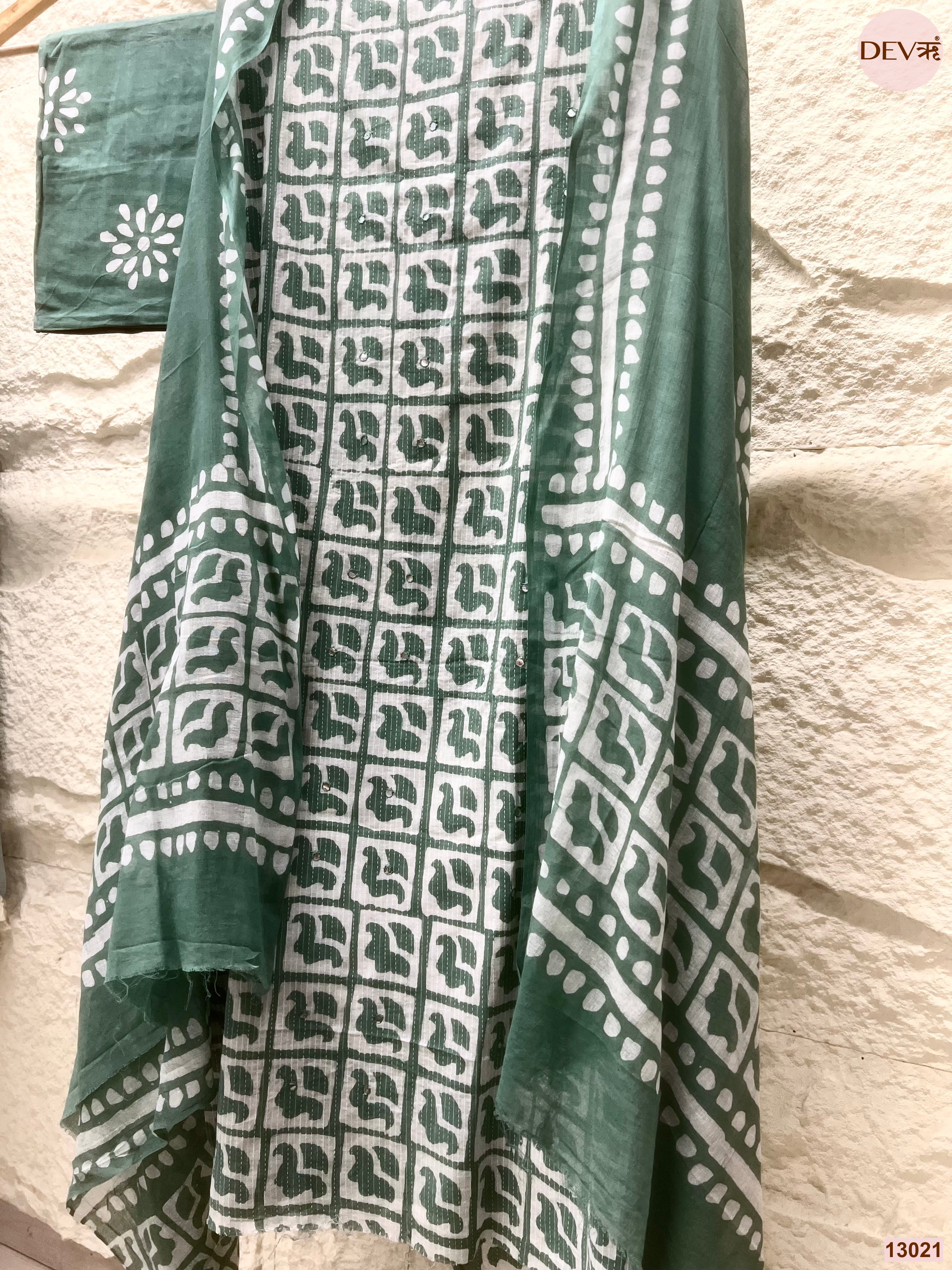 Green Cotton Printed Unstitched 3-Piece Suit (Devri – D.No 13021)