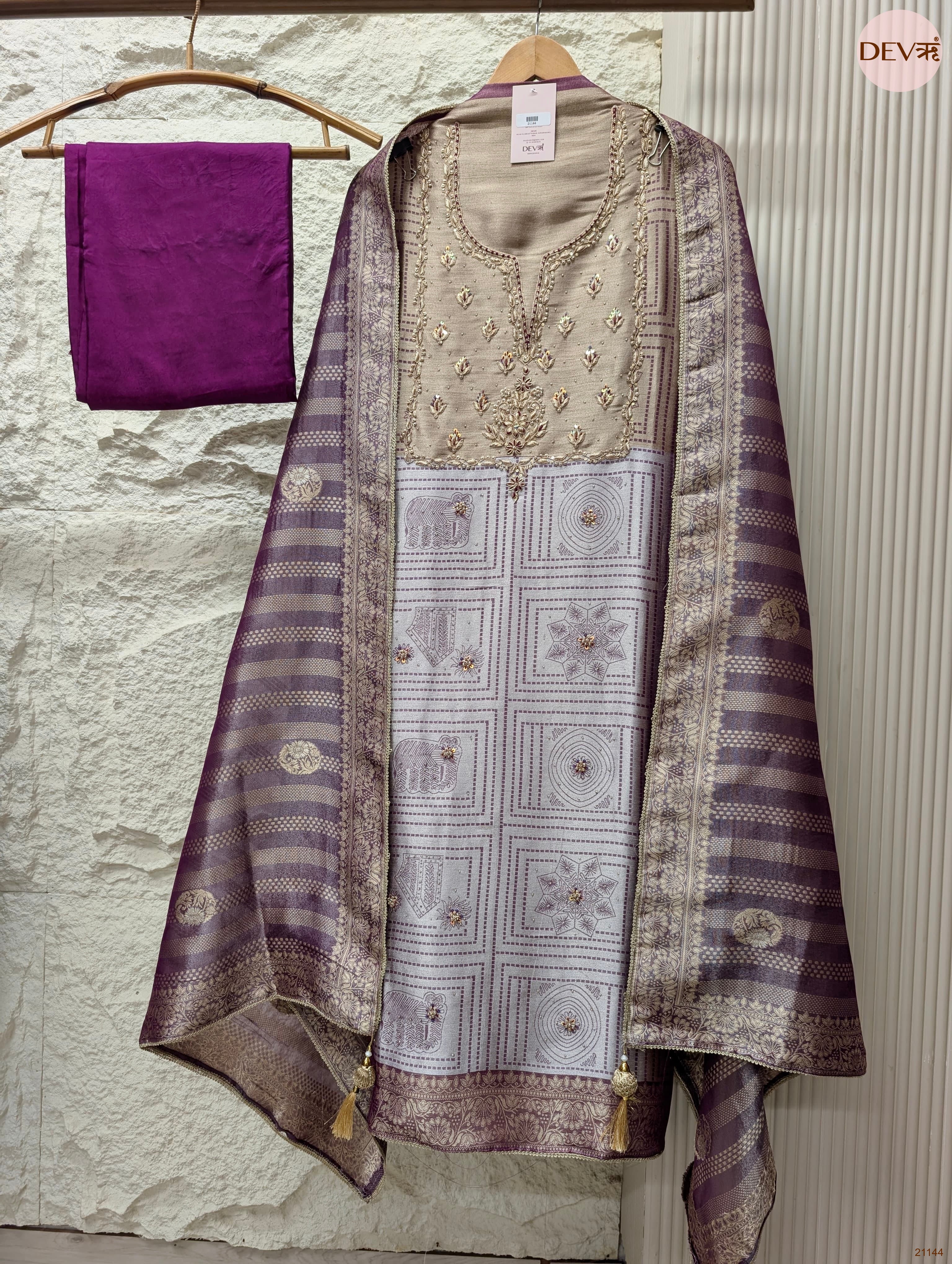 Mauve Pure Girafe Banarasi Silk Printed Unstitched 3-Piece Suit (Devri – D.No 21144)