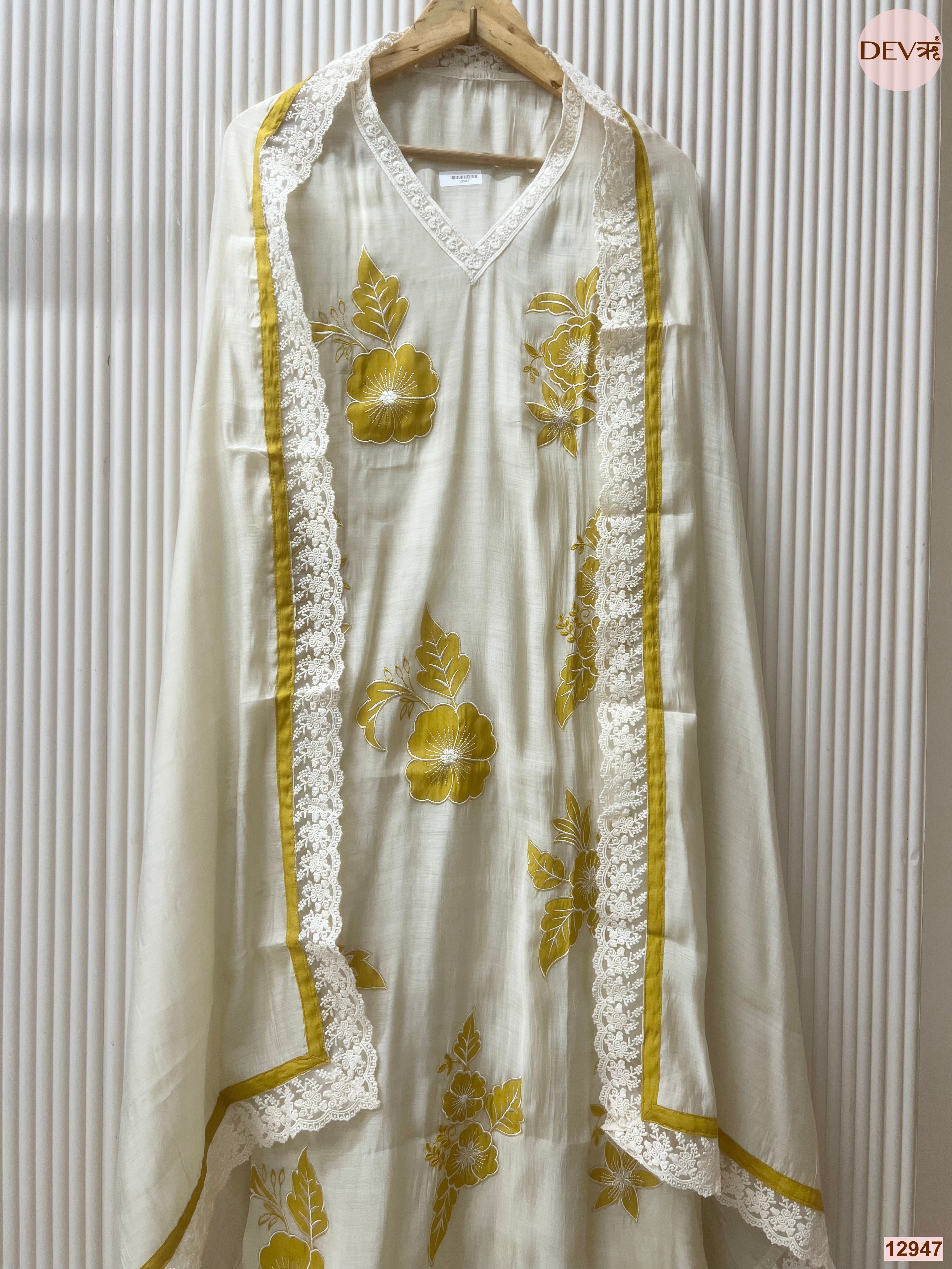 Off White Mul Chanderi Printed Unstitched 3-Piece Suit (Devri – D.No 12947)