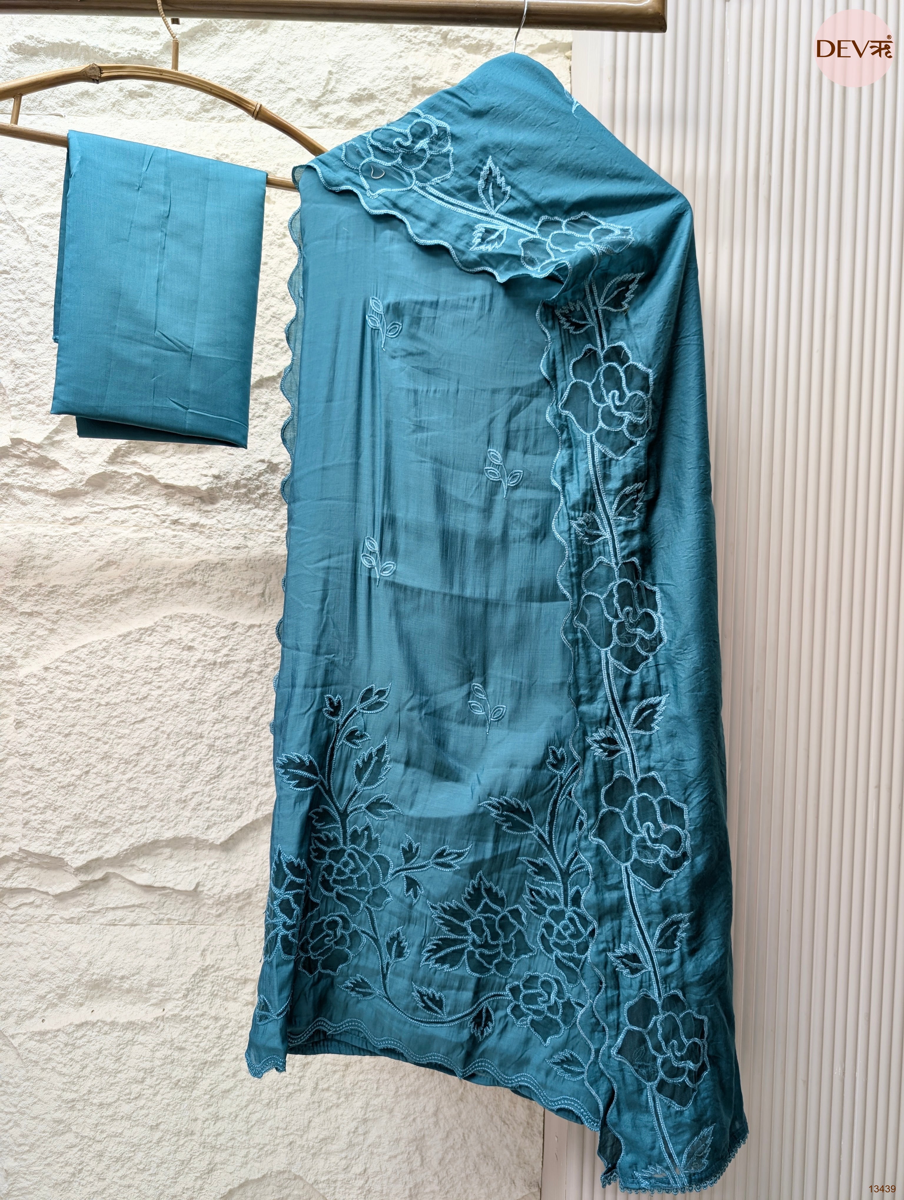 Teal Mul Chanderi Embroidered Unstitched 3-Piece Suit (Devri – D.No 13439)