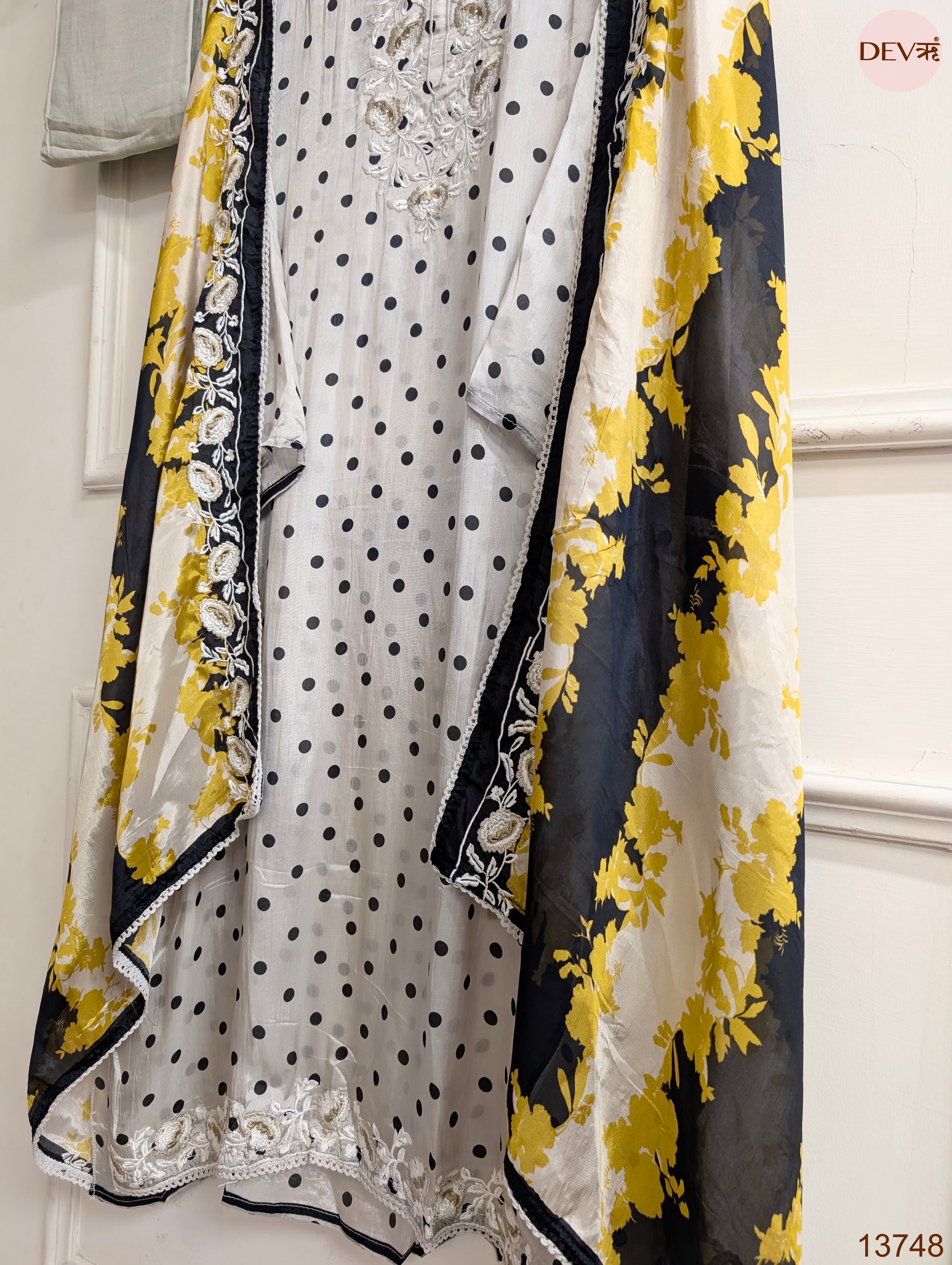 White Muslin Blend Printed Unstitched 3-Piece Suit (Devri – D.No 13748)
