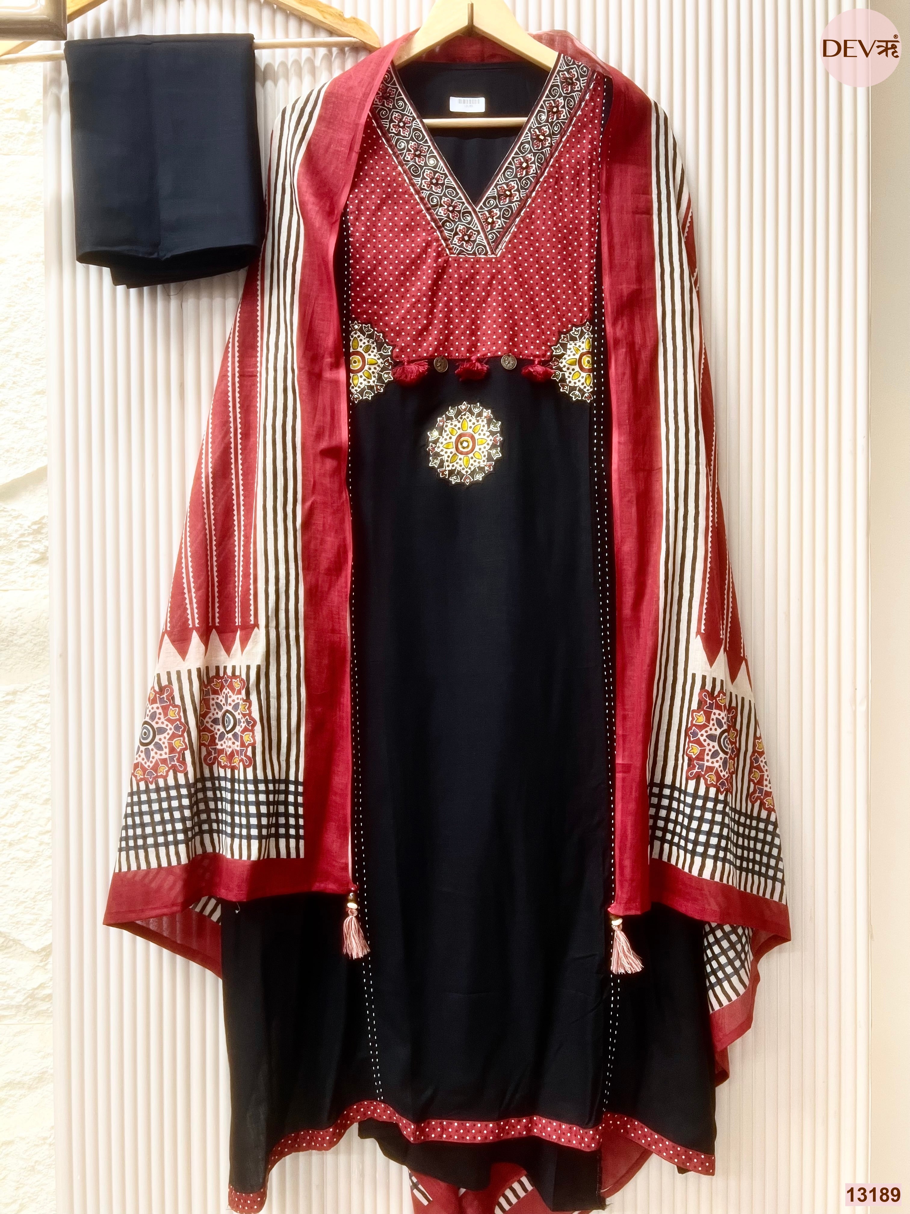 Black Slub Cotton Printed Unstitched 3-Piece Suit (Devri – D.No 13189)
