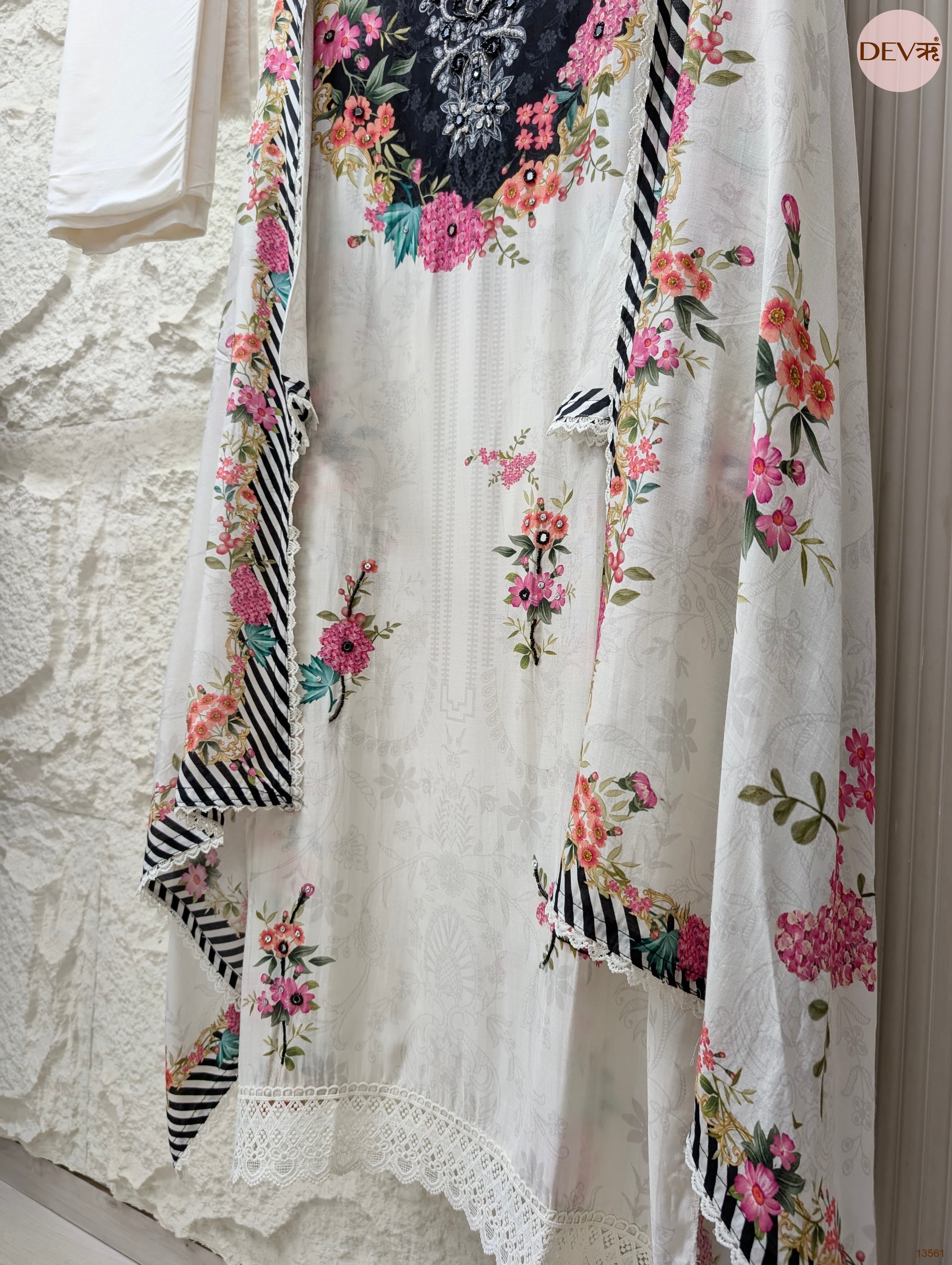 White Muslin Printed Unstitched 3-Piece Suit (Devri – D.No 13561)