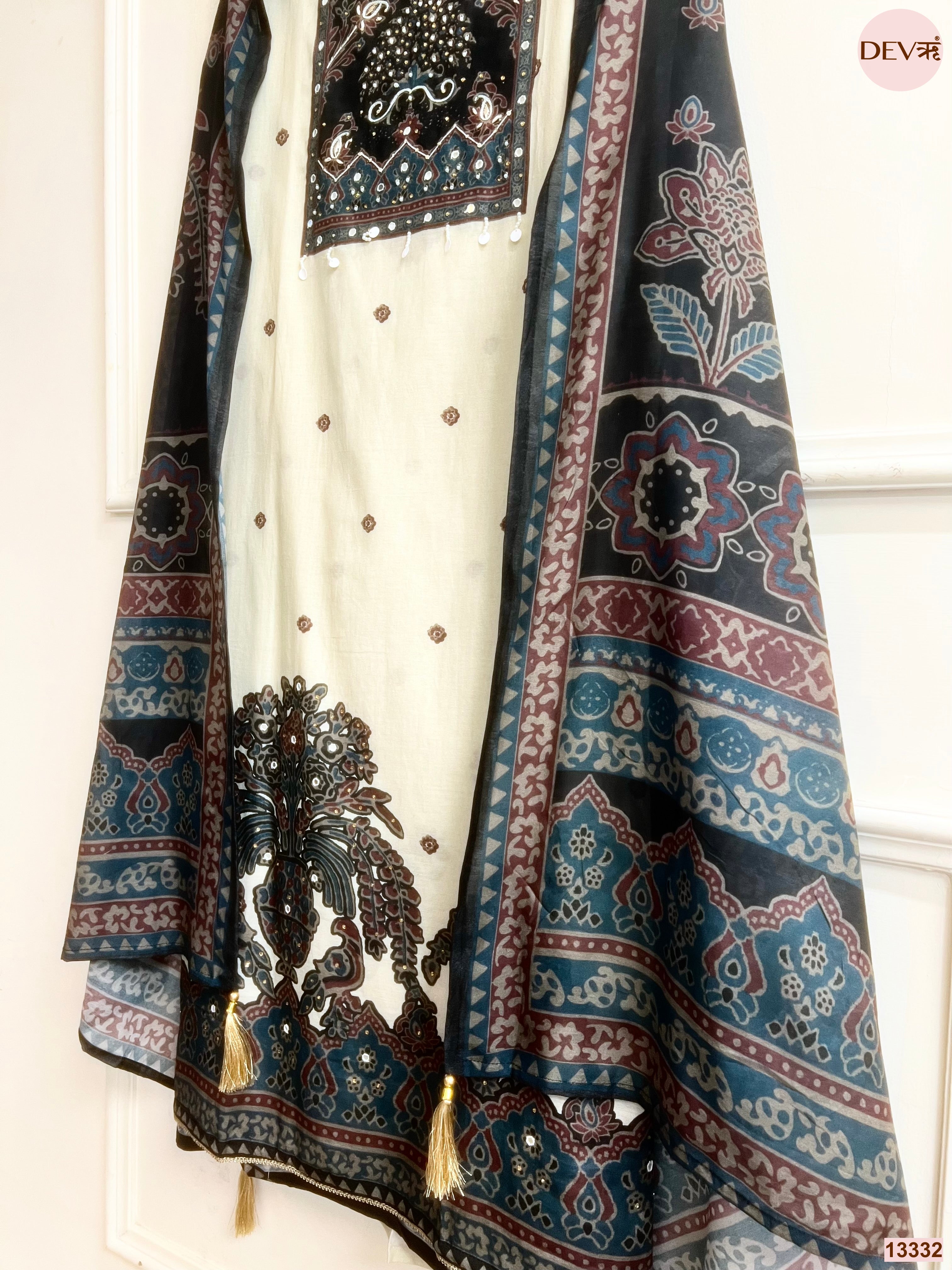 Cream Mul Cotton Printed Unstitched 3-Piece Suit (Devri – D.No 13332)