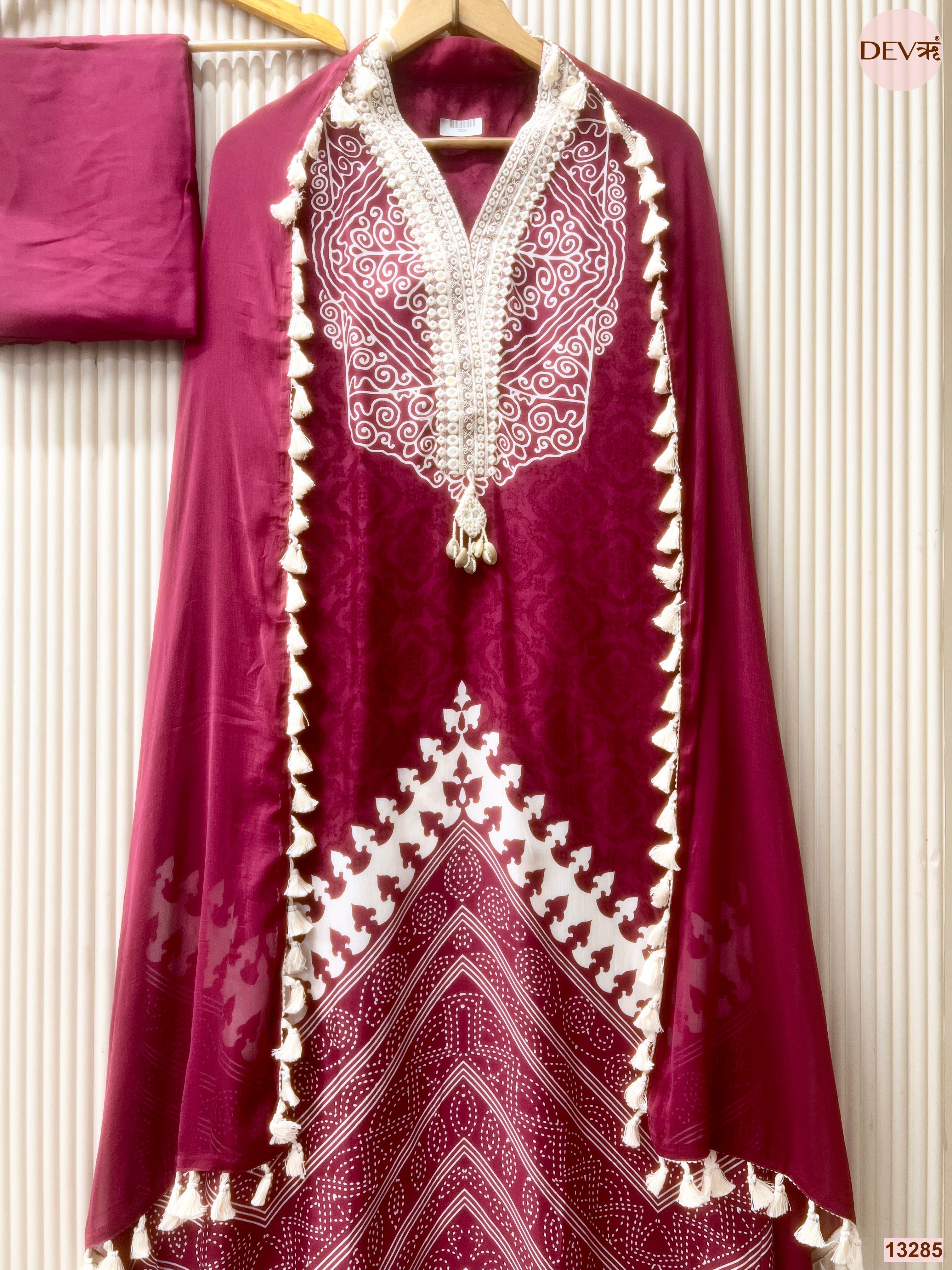 Wine Muslin Printed Unstitched 3-Piece Suit (Devri – D.No 13285)