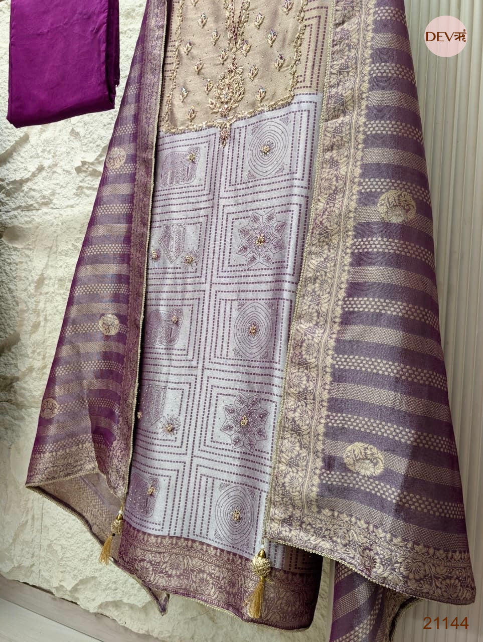 Mauve Pure Girafe Banarasi Silk Printed Unstitched 3-Piece Suit (Devri – D.No 21144)
