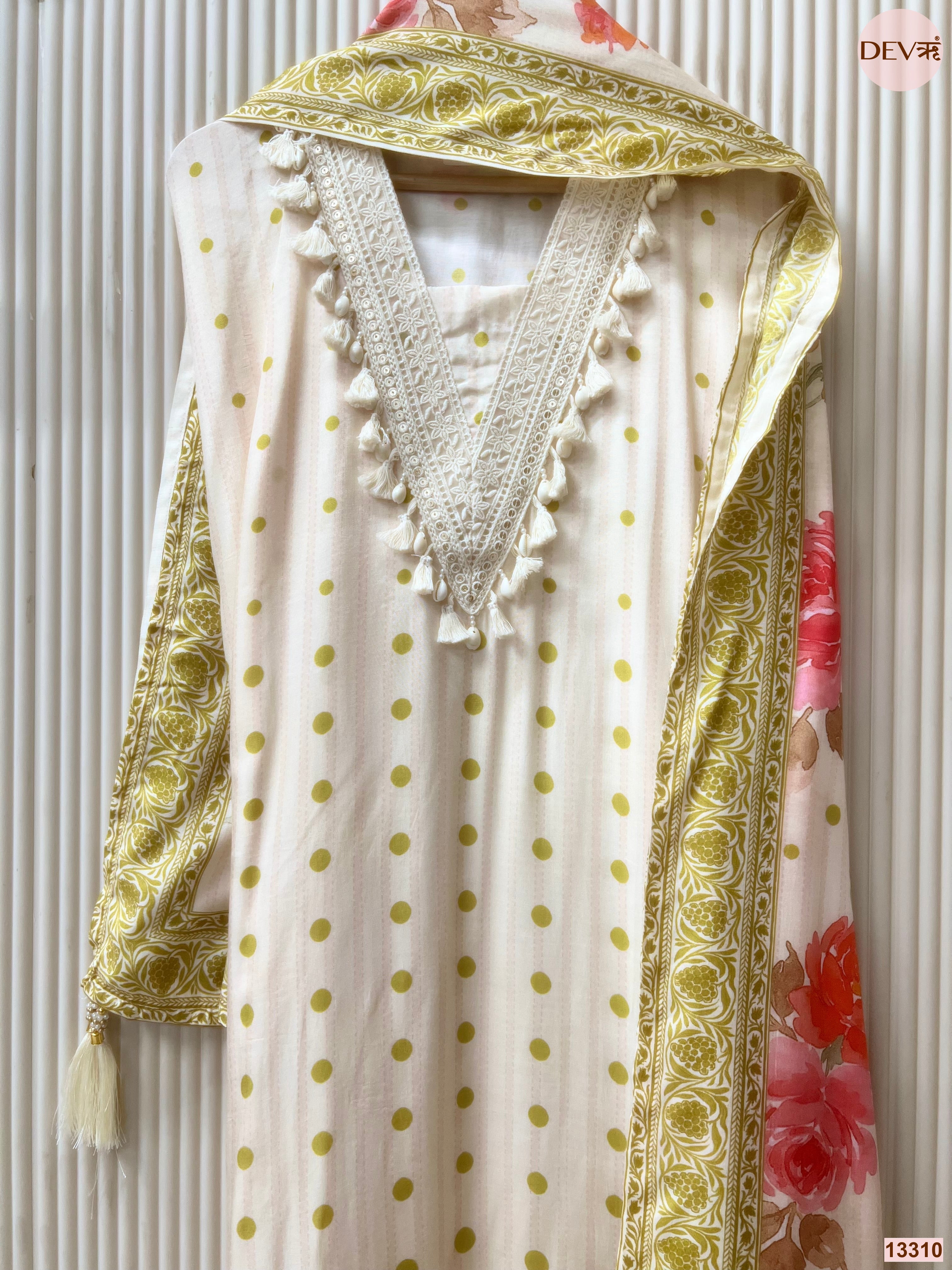 Cream Muslin Printed Unstitched 3-Piece Suit (Devri – D.No 13310)