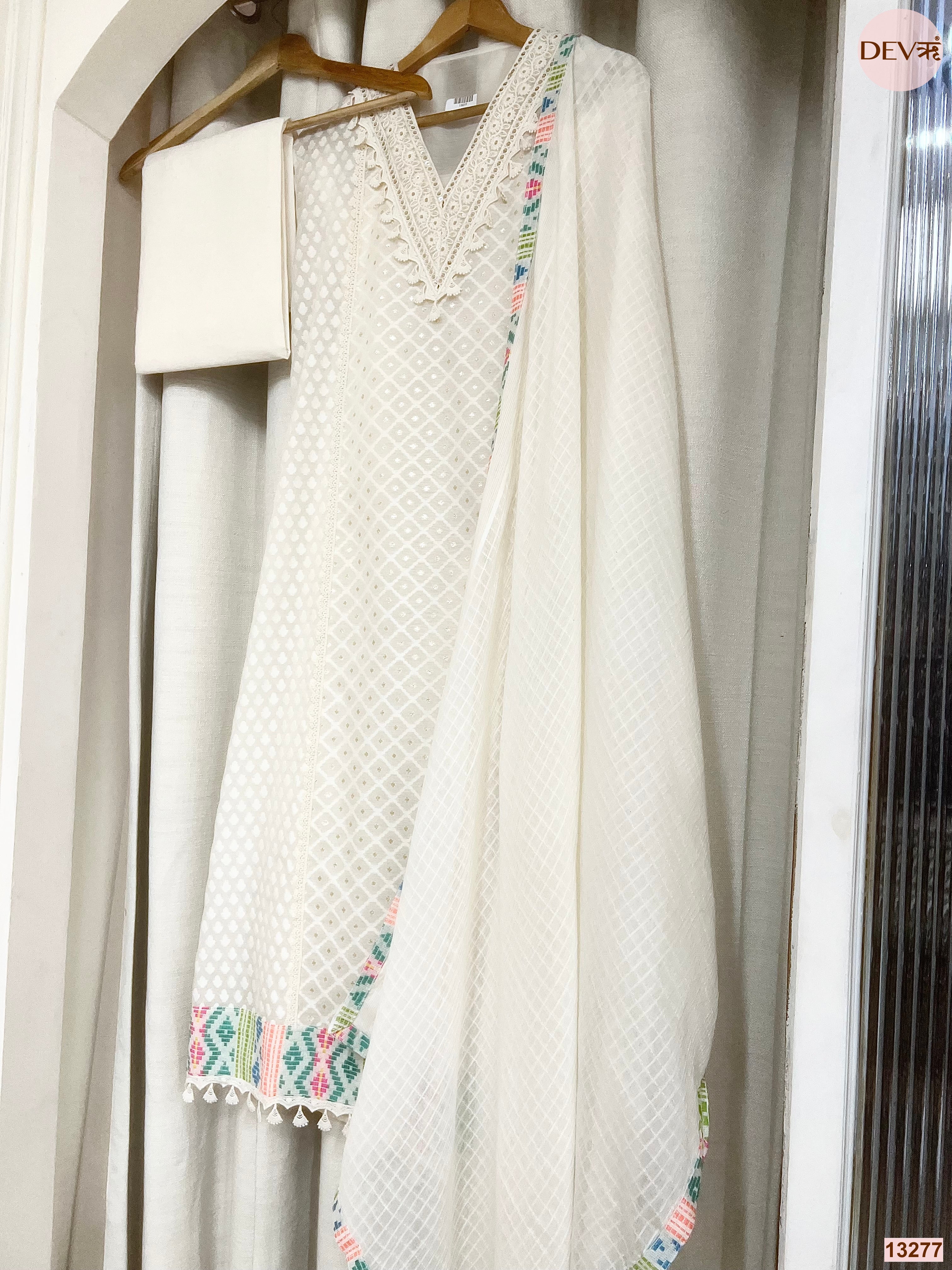 Off White Mul Cotton Printed Unstitched 3-Piece Suit (Devri – D.No 13277)