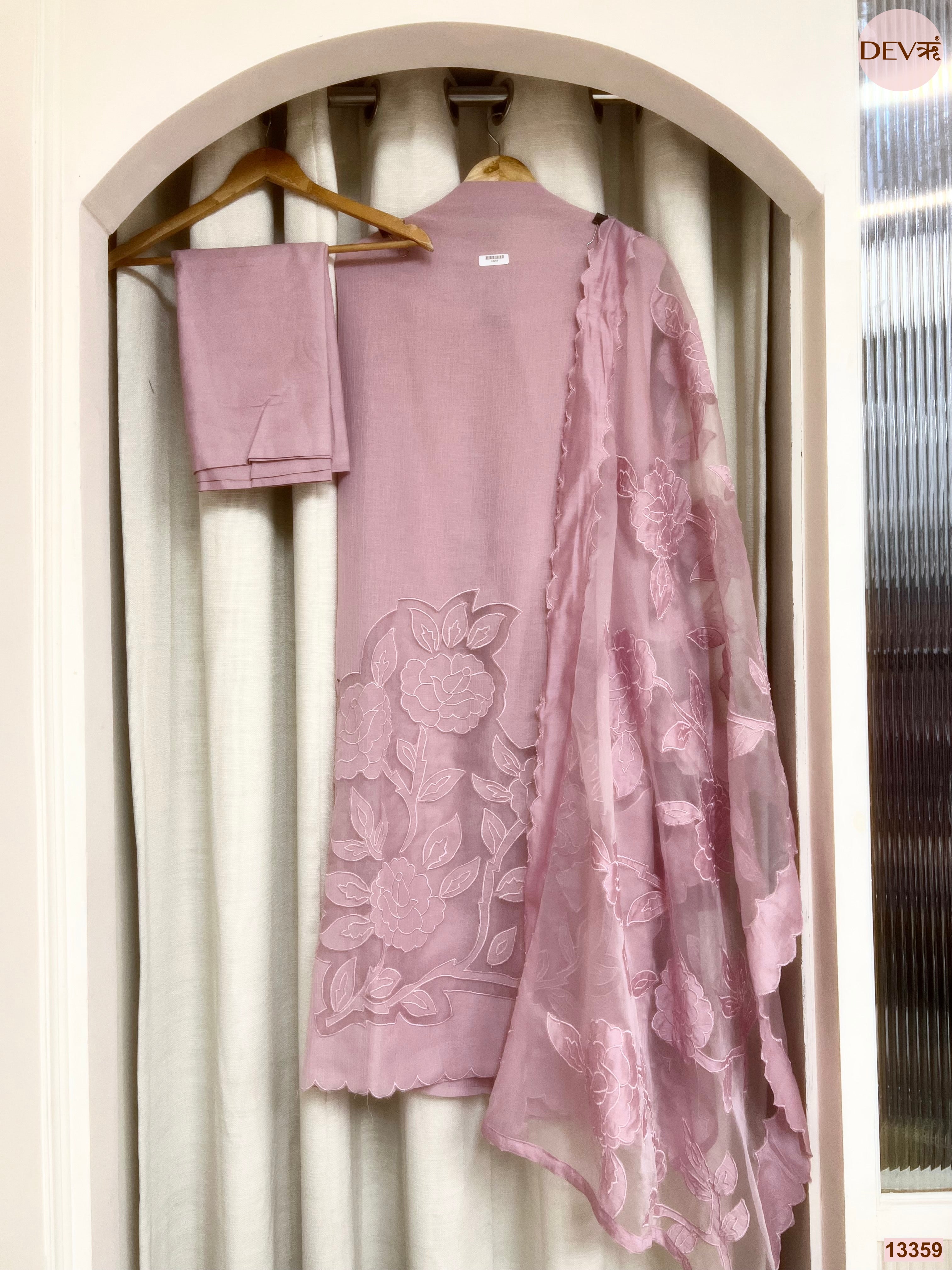 Pink Mul Chanderi Embroidered Unstitched 3-Piece Suit (Devri – D.No 13359)