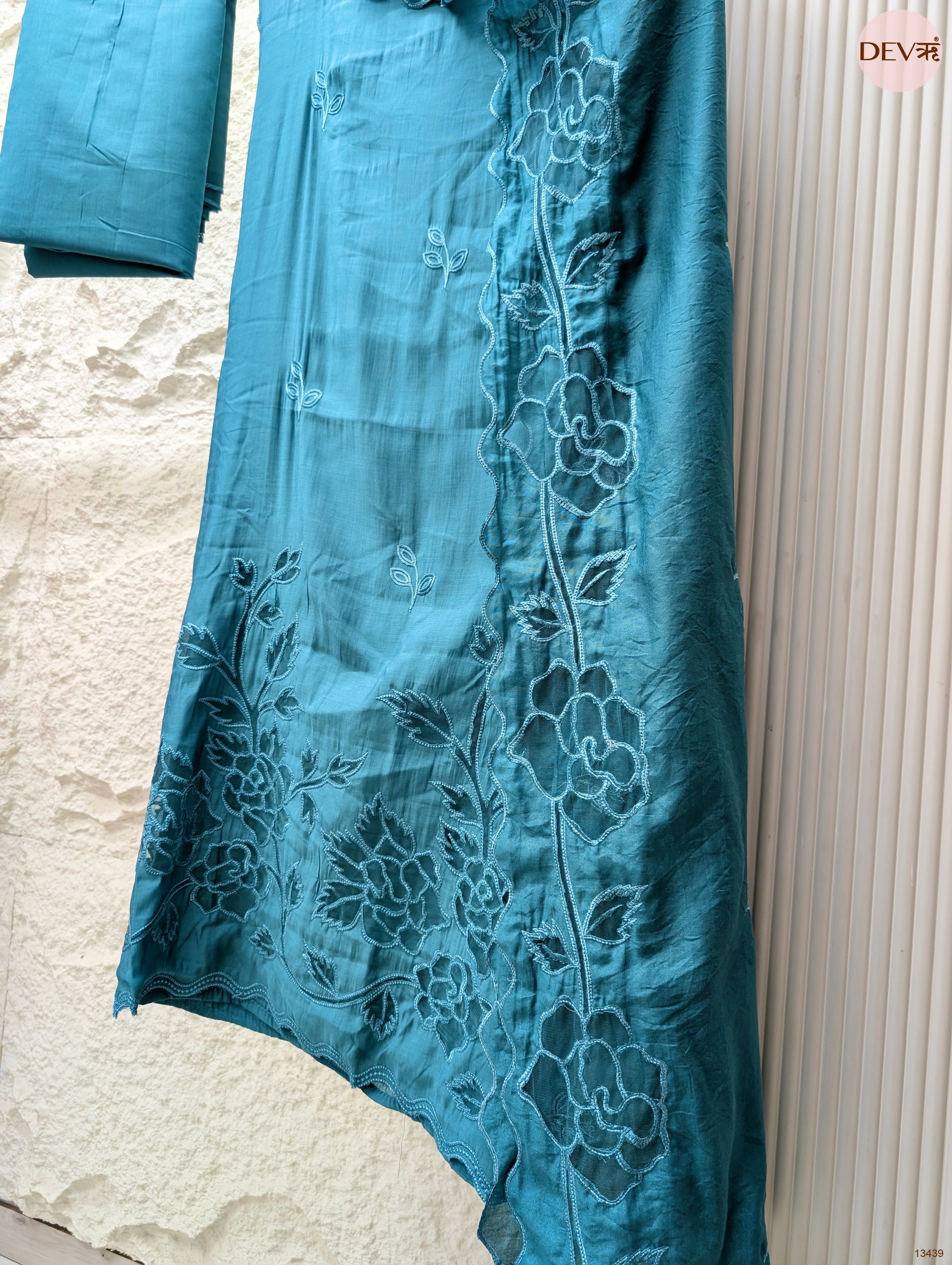 Teal Mul Chanderi Embroidered Unstitched 3-Piece Suit (Devri – D.No 13439)