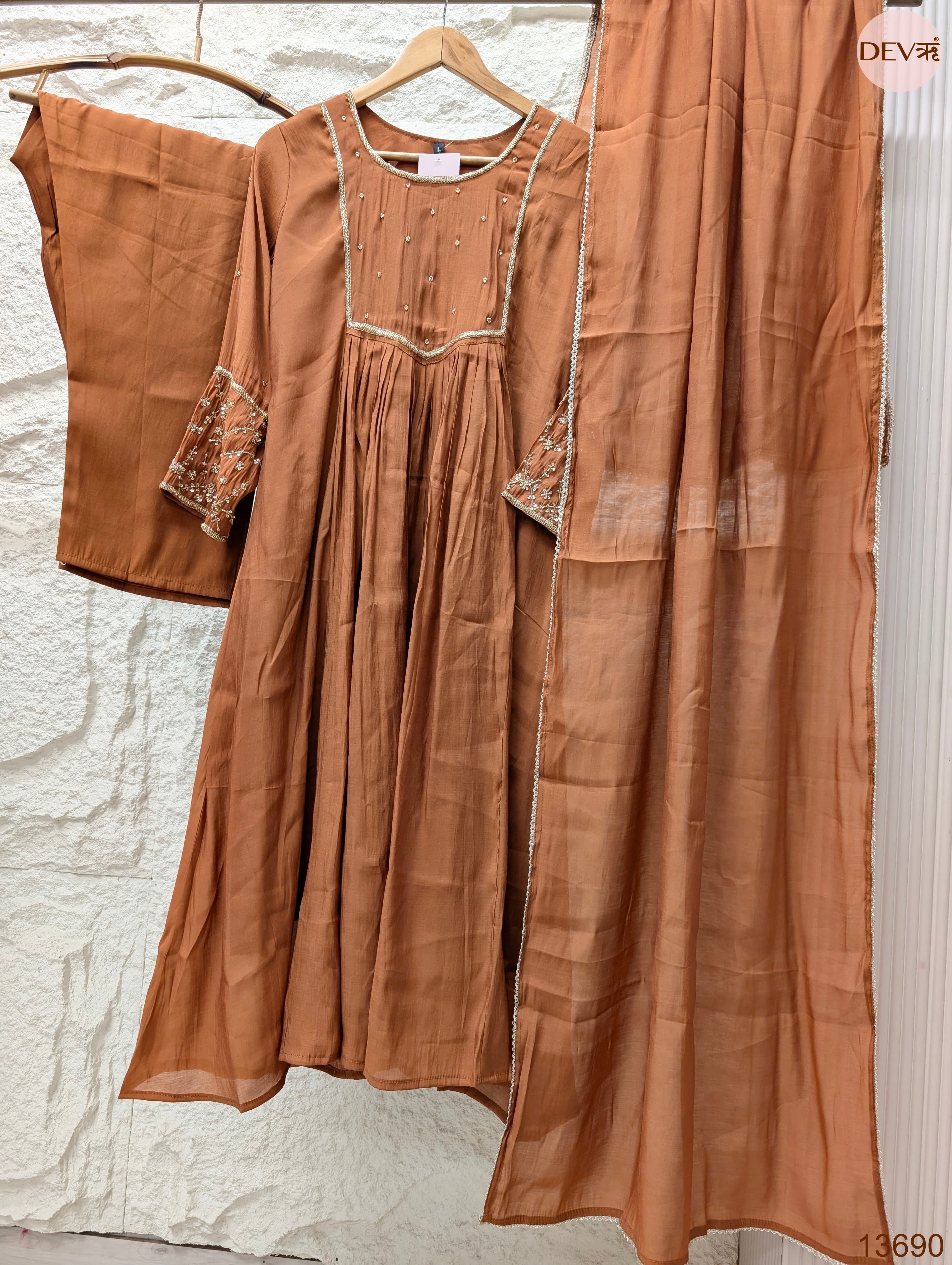 Zareen Mul chanderi Embroidered Brown 3-Piece Set (Devri – D.No 13690)